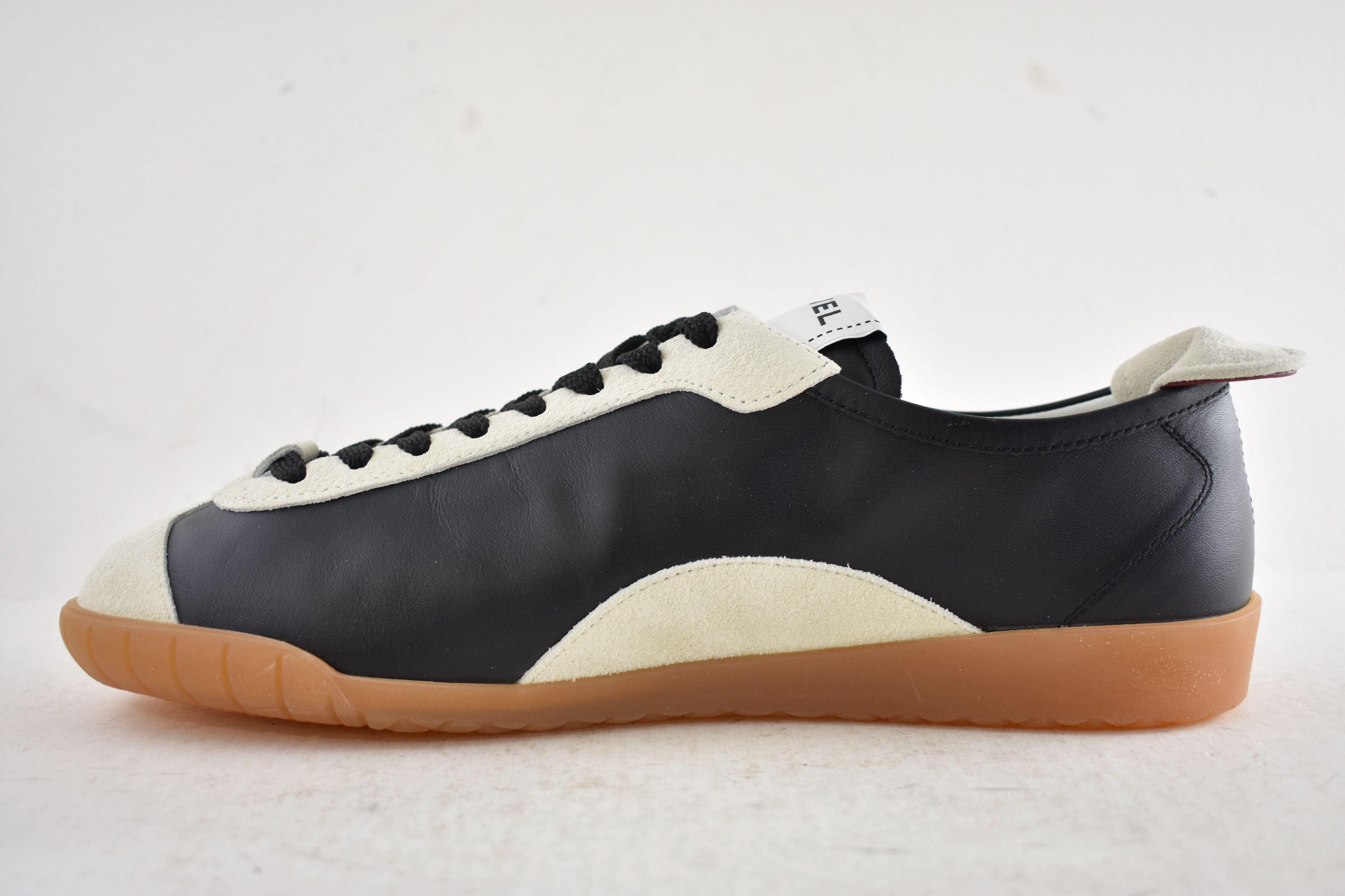 Chanel 26P White Leather Suede CC Logo Runner Trainer Sneaker 39 Size US 9 / IT 39 - 15 Thumbnail