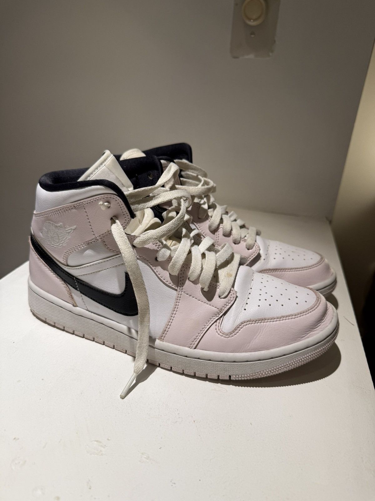 Jordan Brand Jordan 1 Mid Barely Rose Size US 11.5 / IT 41.5 - 1 Thumbnail