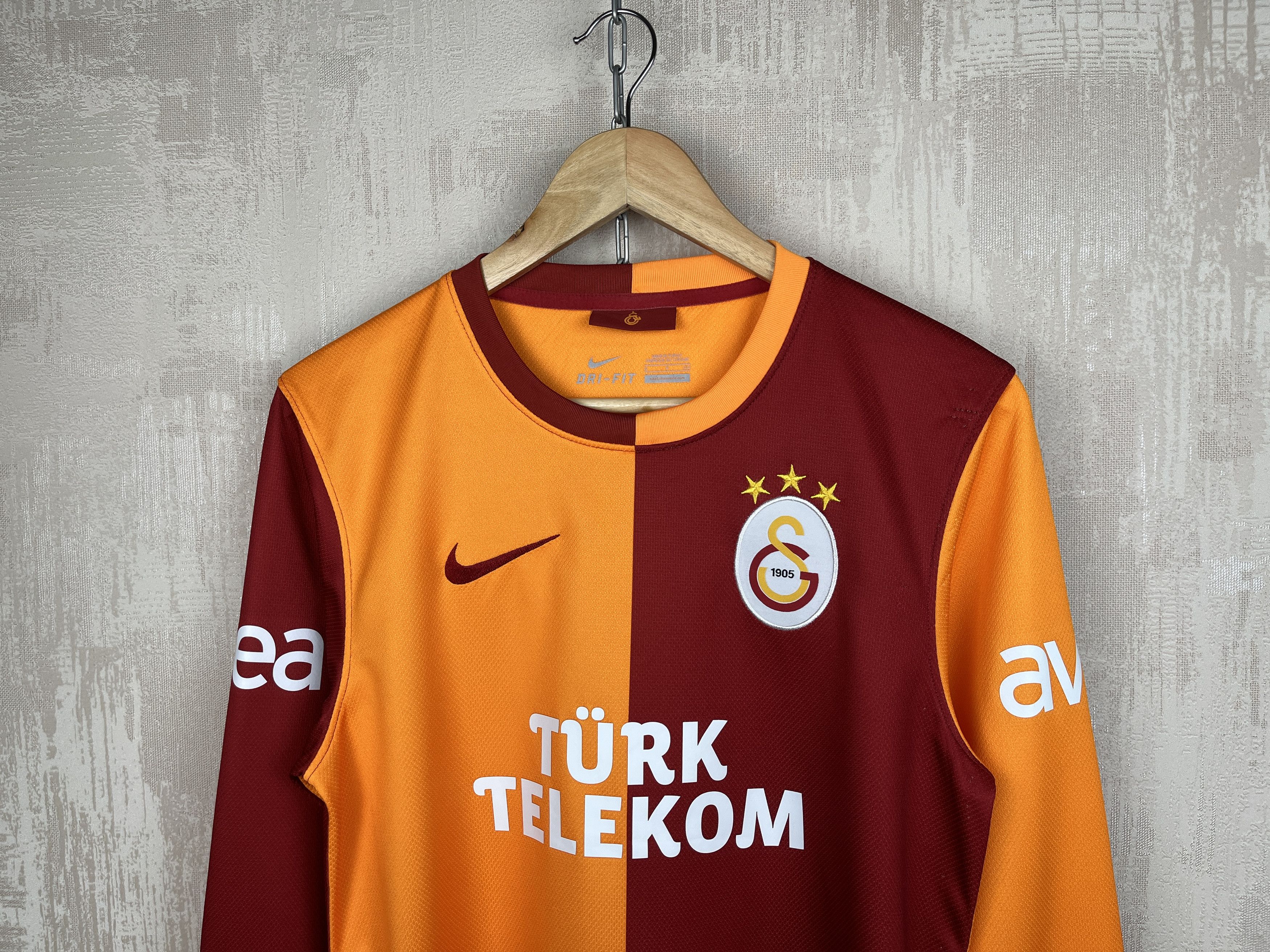 Nike Galatasaray Home Shirt 2013-2014 Soccer Football L/S Jersey Size US S / EU 44-46 / 1 - 2 Thumbnail