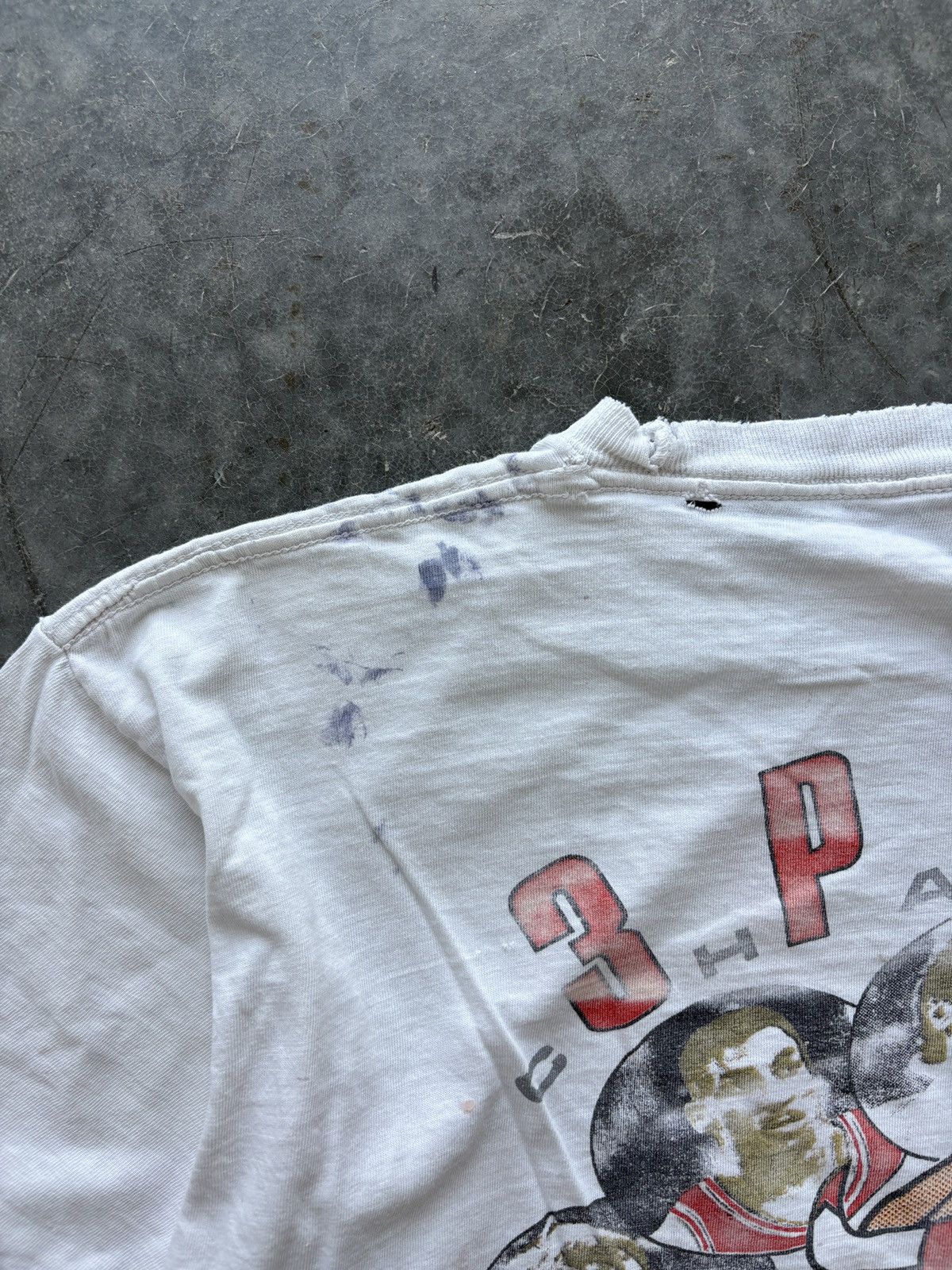 Vintage Vintage 90s Chicago Bulls Rap Tee 3 Peat Thrashed Boxy Fit Size US L / EU 52-54 / 3 - 13 Thumbnail