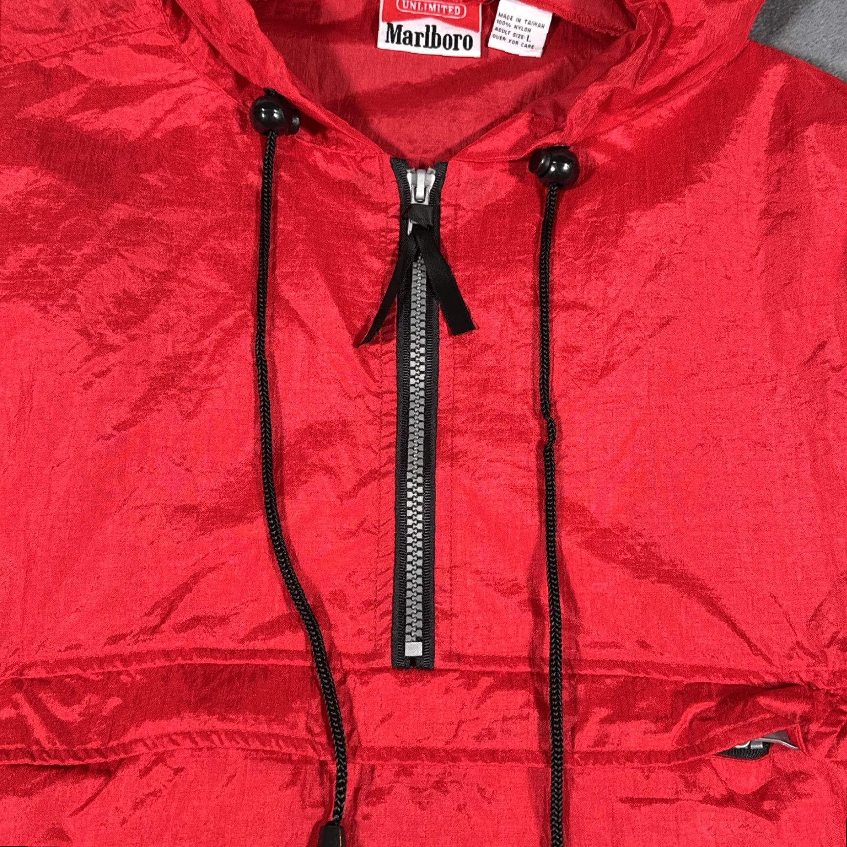 Marlboro VINTAGE Marlboro Unlimited Jacket Mens Large Red Anorak Hooded Windbreaker 90s Mens L Red Marlboro Unlimited 90s Vintage Jacket Size US L / EU 52-54 / 3 - 3 Thumbnail