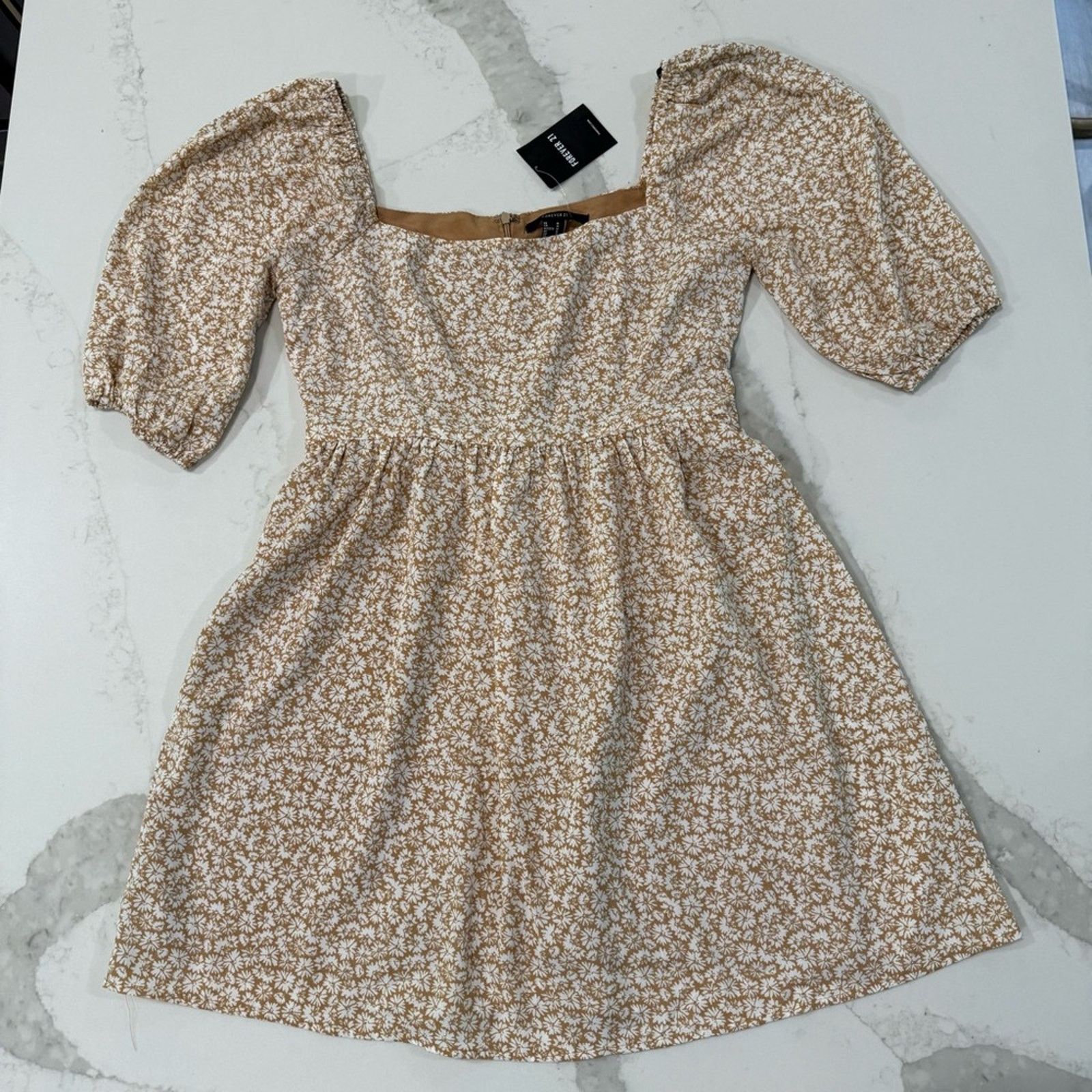 Forever 21 Forever 21 NWT Floral PuffSleeve Cottage Dress Womens Medium Size M / US 6-8 / IT 42-44 - 1 Thumbnail