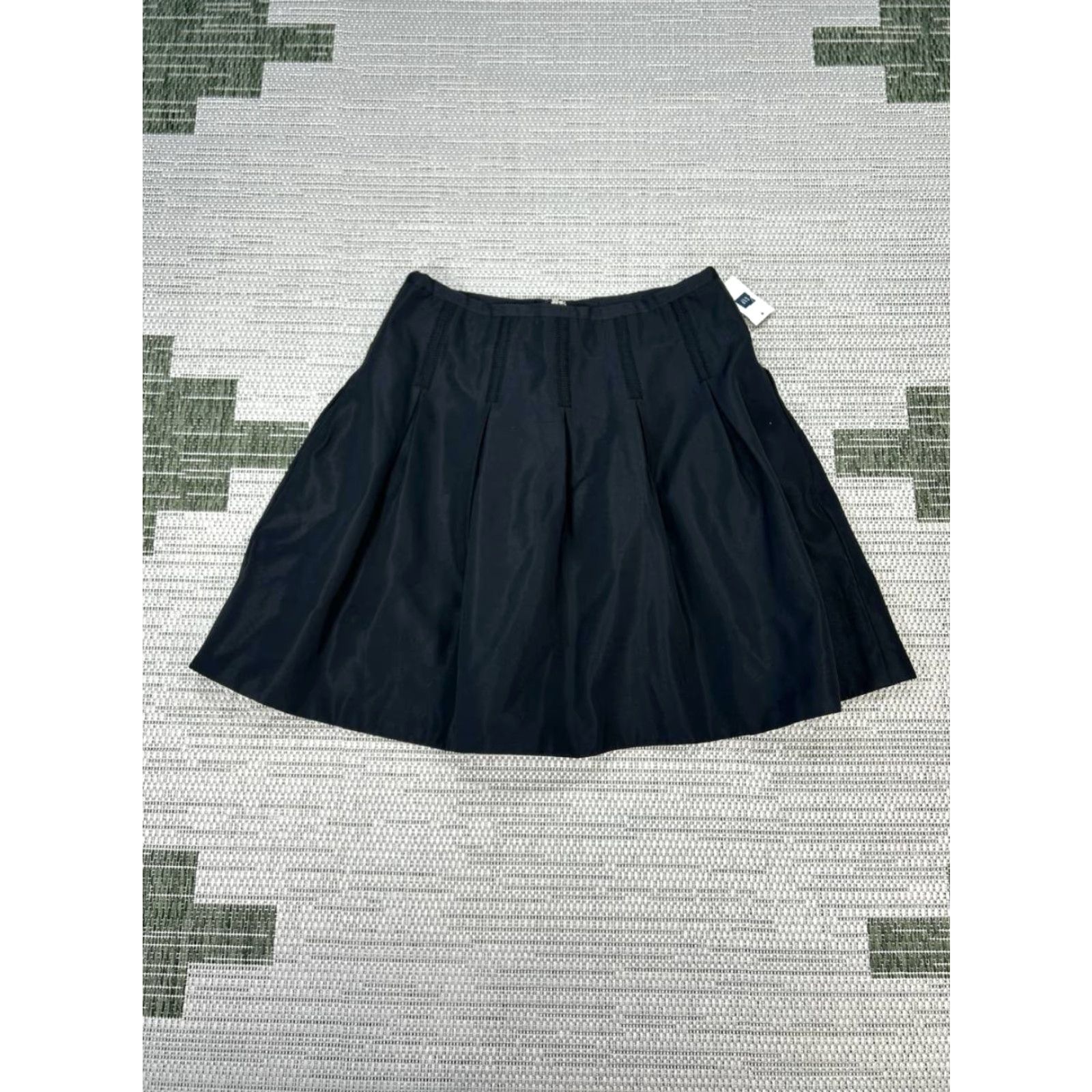 Gap Gap Skirt A-Line Womens 4 Black Pleated Zip Back Minimalist New Short Satin Polyester? Size 27" / US 4 / IT 40 - 2 Thumbnail