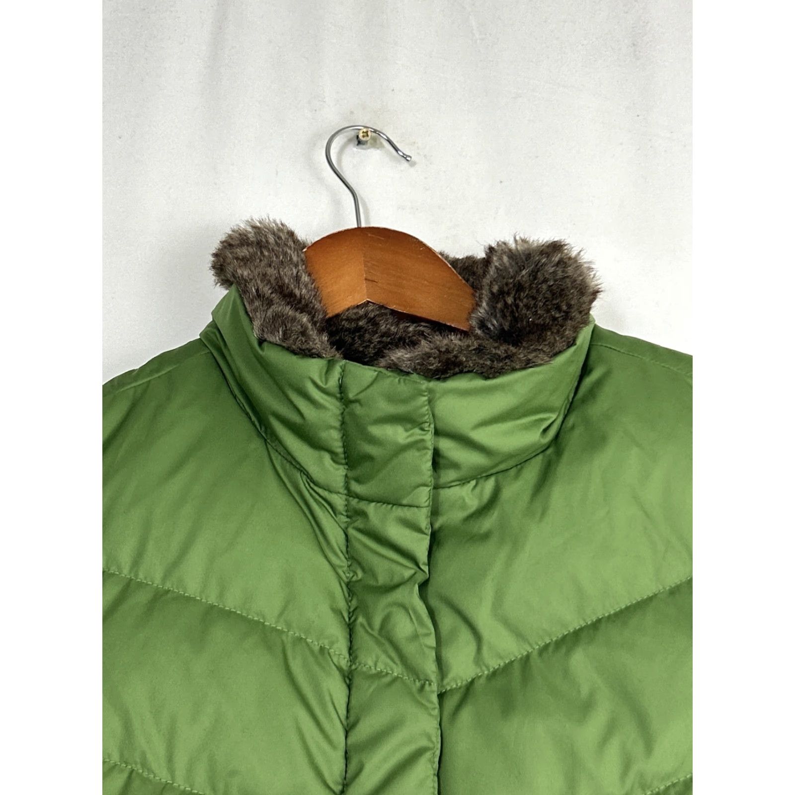 Eddie Bauer Eddie Bauer Vest Puffer Down Womens Small Army Green Faux Fur Collar Stains Size S / US 4 / IT 40 - 6 Thumbnail