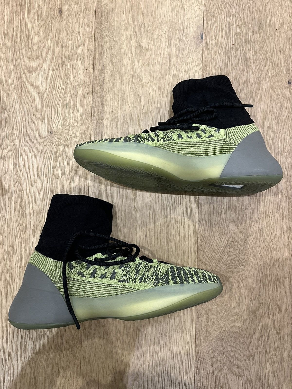 Adidas YEEZY BASKETBALL KNIT ENERGY GLOW Size US 9.5 / EU 42-43 - 2 Thumbnail