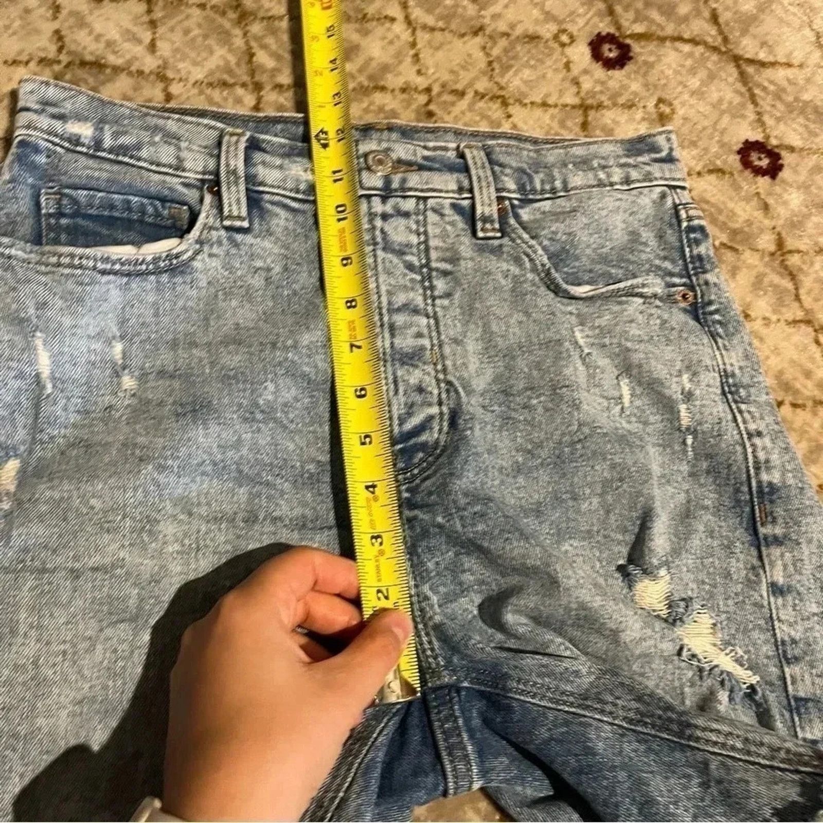 Old Navy OLD NAVY Sky-Hi Short 6 Extra High Rise Distressed Cutoffs Size 28" / US 6 / IT 42 - 7 Thumbnail