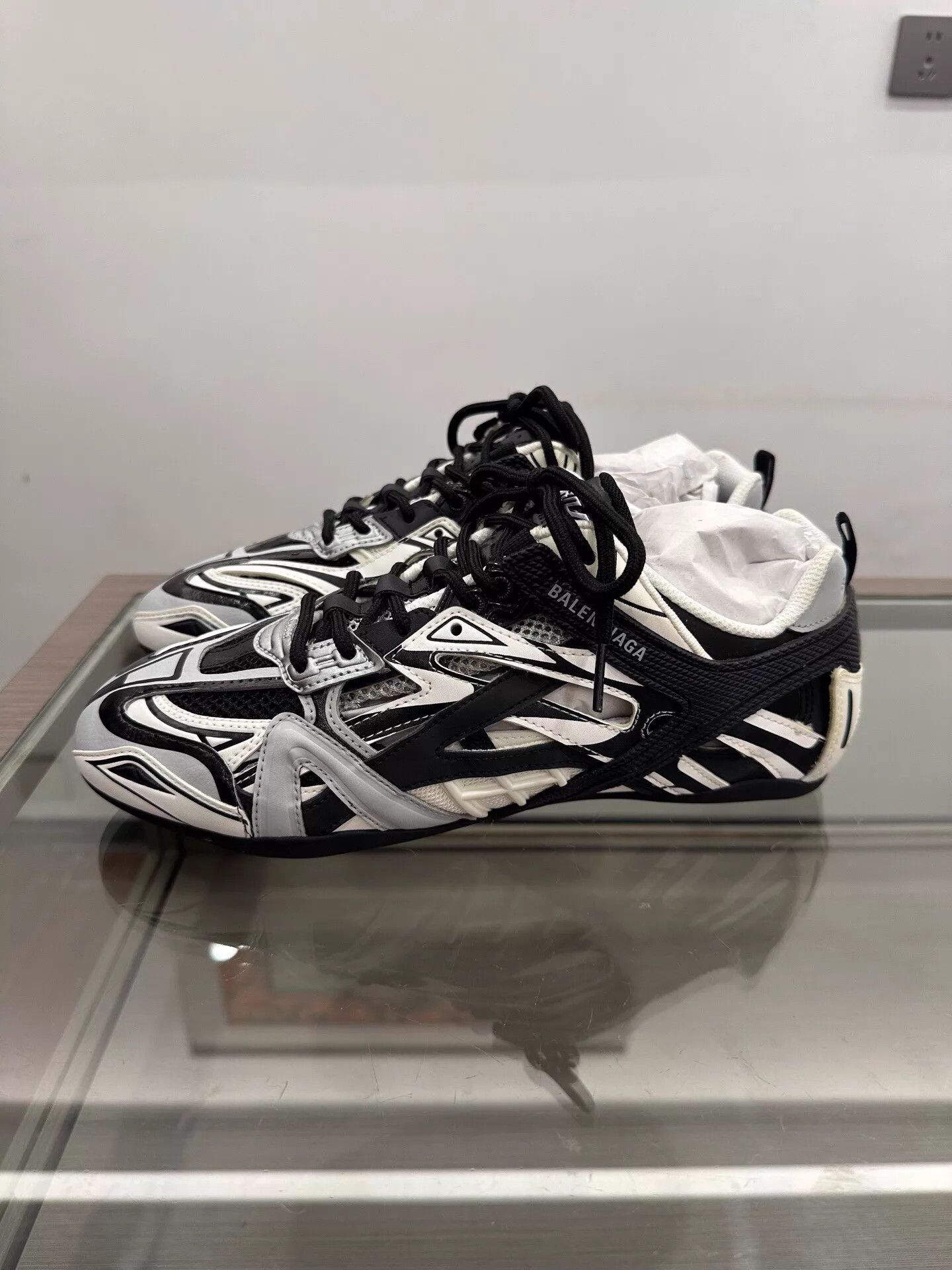 Balenciaga Balenciaga Drive Men's Black/White A Logo Sneaker Size US 7 / EU 40 - 4 Thumbnail