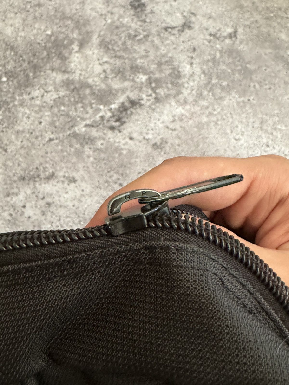 Diesel × Vintage Vintage Diesel Y2K distressed crossbody sling bag Size ONE SIZE - 17 Thumbnail