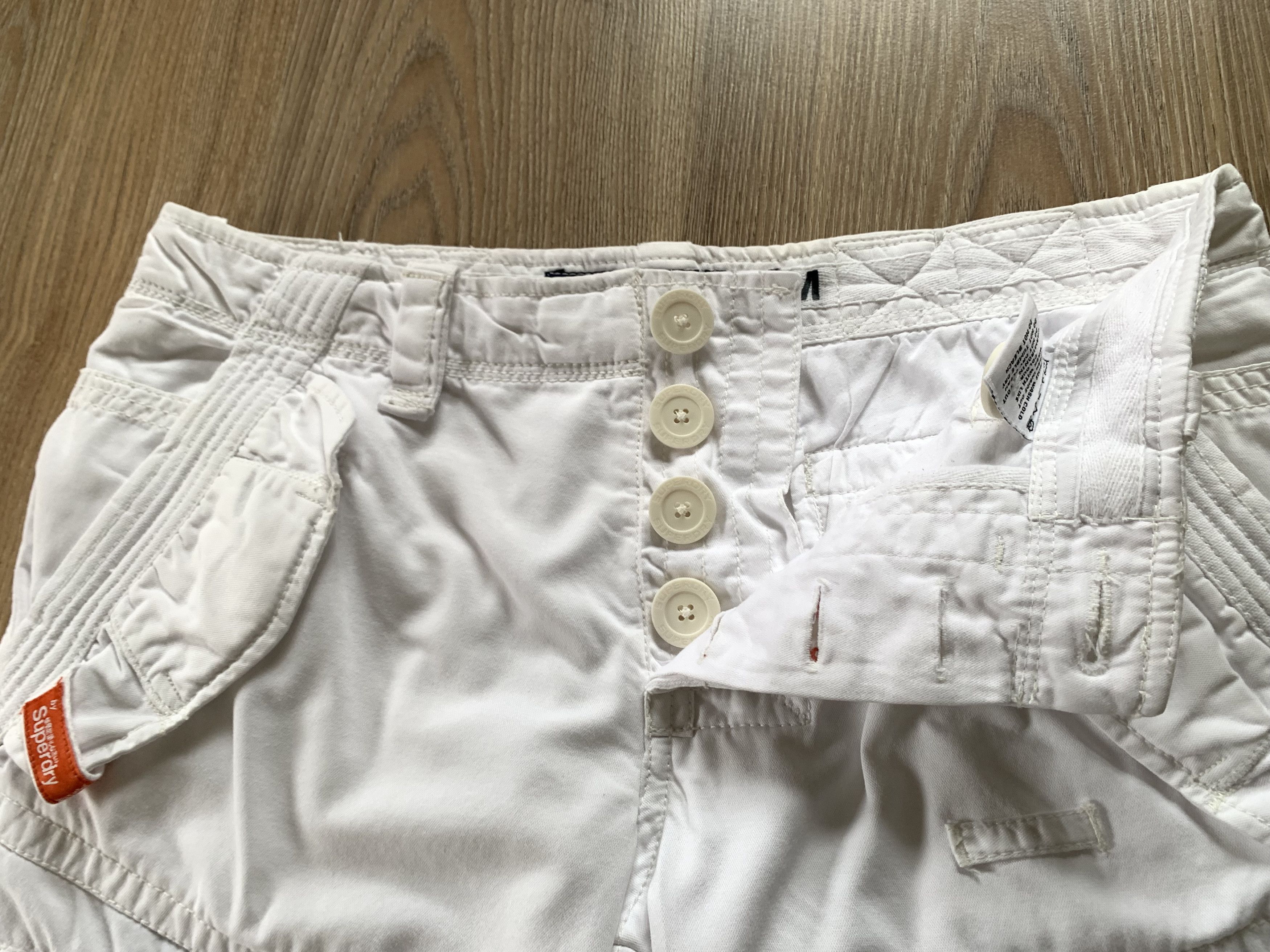 Japanese Brand × Superdry Superdry White Cotton Multi Pocket Cargo Shorts Size US 33 - 5 Thumbnail