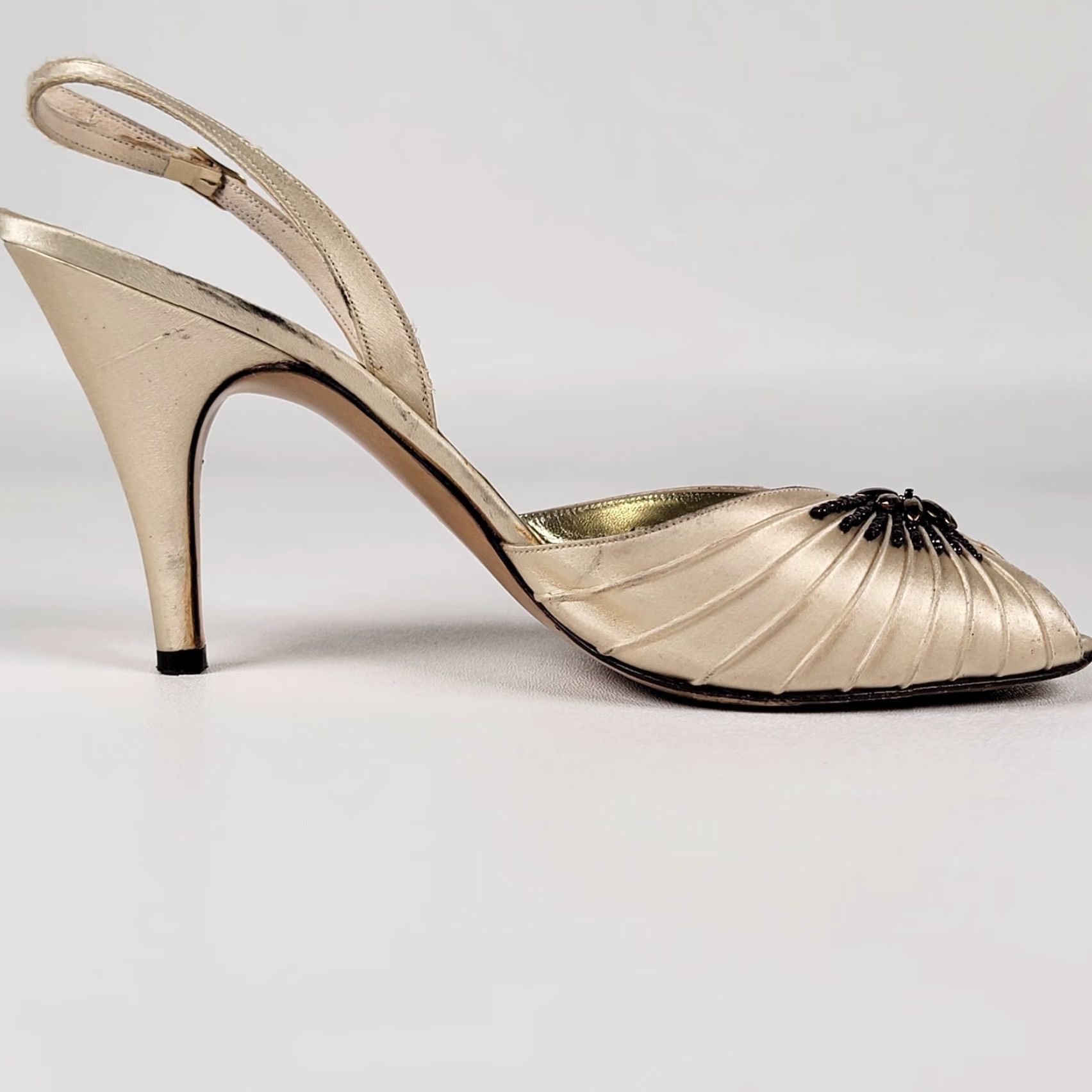 Bruno Magli VINTAGE Bruno Magli Heels Beige Beaded Italian Leather Slingbacks Size 7 AA Women's Stiletto Party/Cocktail Size US 7 / IT 37 - 6 Thumbnail