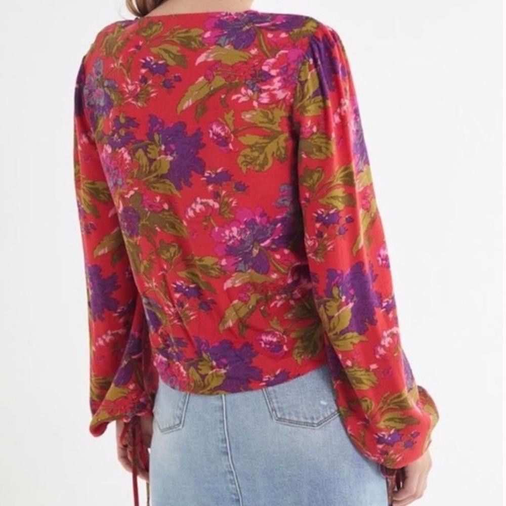 Urban Outfitters Urban Outfitter l Georgie Surplice Floral Blouse Size Small Size S / US 4 / IT 40 - 10 Thumbnail