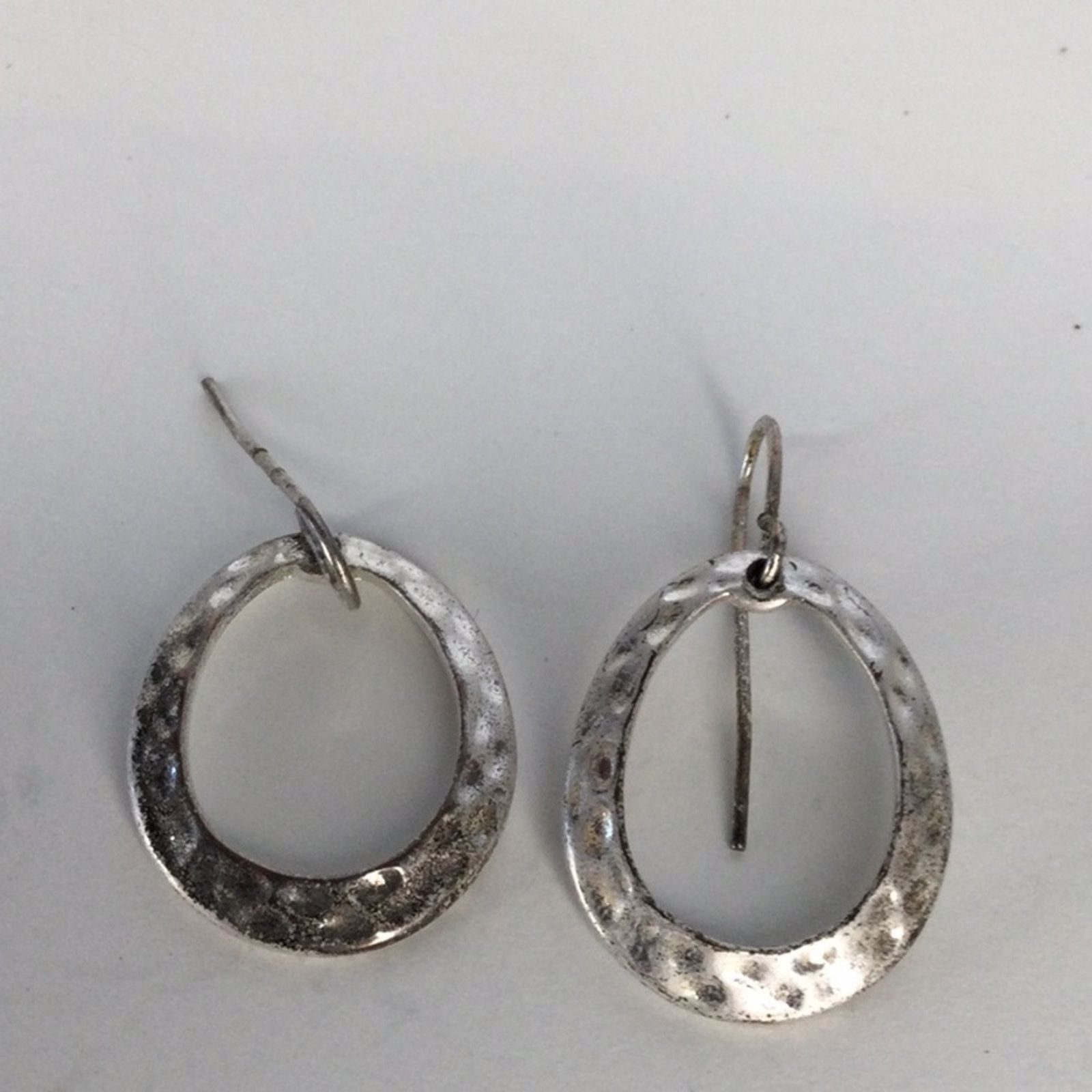 Other Silver Tone Small Vintage 1980's Hammered Oval Earrings Size ONE SIZE - 15 Thumbnail