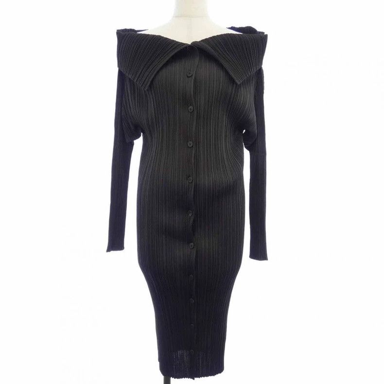 Issey Miyake size:4 A black lapel cardigan