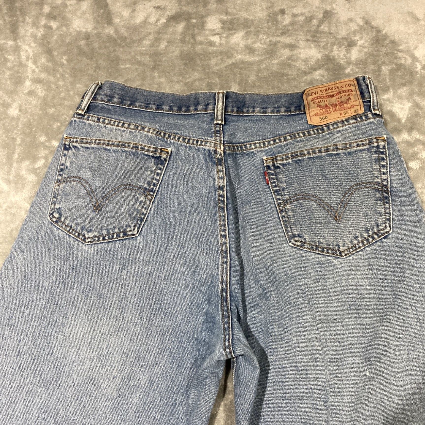 Levi's VINTAGE Levi's 560 Jeans Men’s 36x31 Blue Denim Comfort Fit Baggy 90s USA Y2k Straight Jeans Mens Size US 36 / EU 52 - 6 Thumbnail