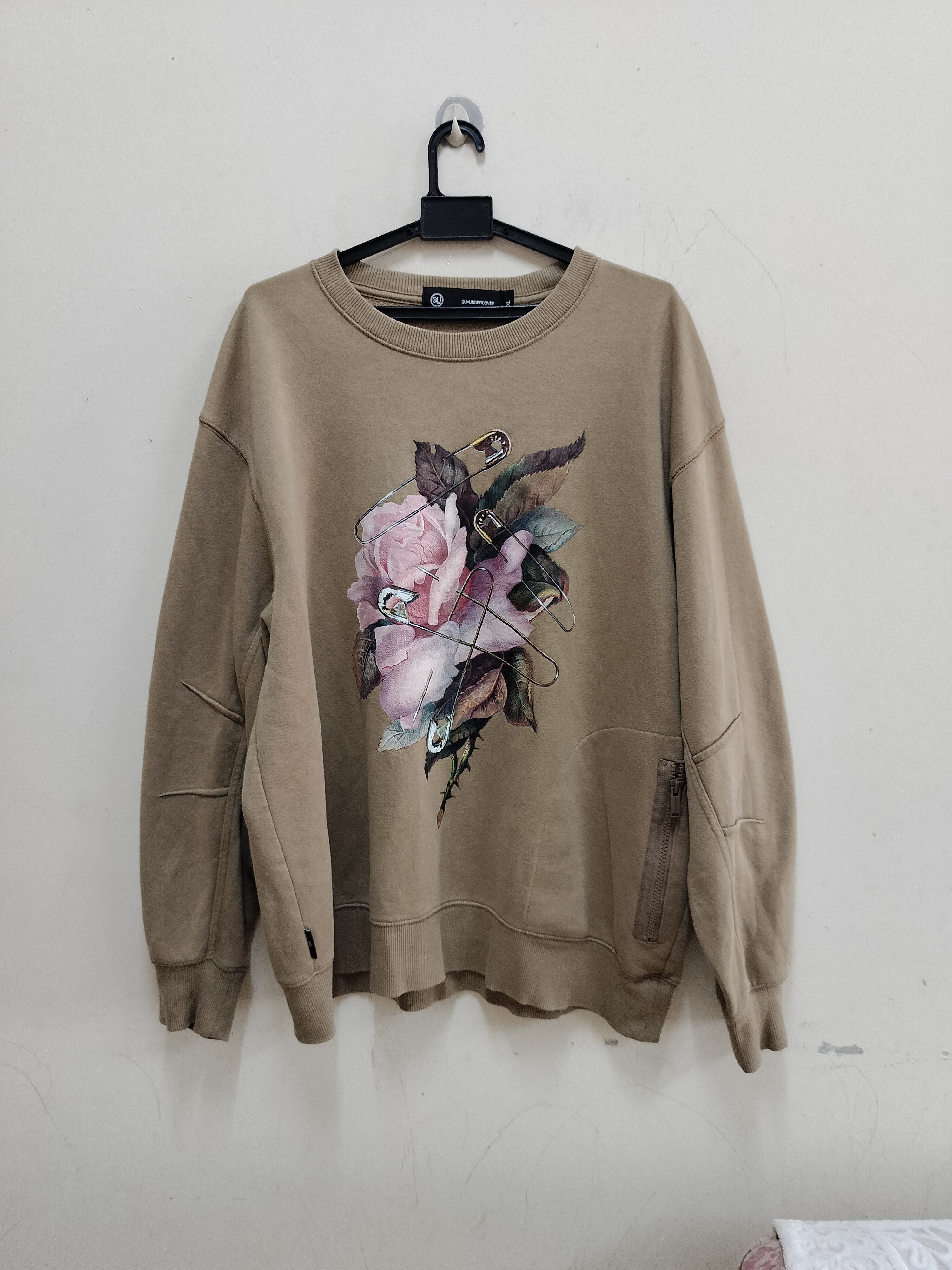 GU × Undercover Undercover X GU pin and roses sweatshirt Size US XL / EU 56 / 4 - 1 Thumbnail