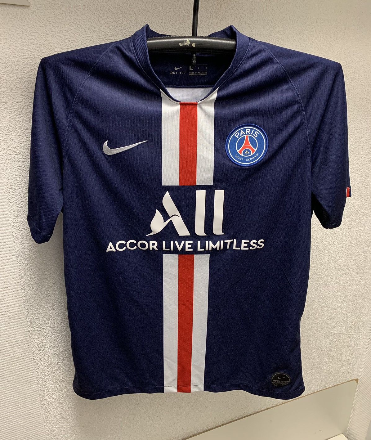 Nike Paris Saint Germain PSG Nike soccer jersey L vintage Size US L / EU 52-54 / 3 - 1 Thumbnail
