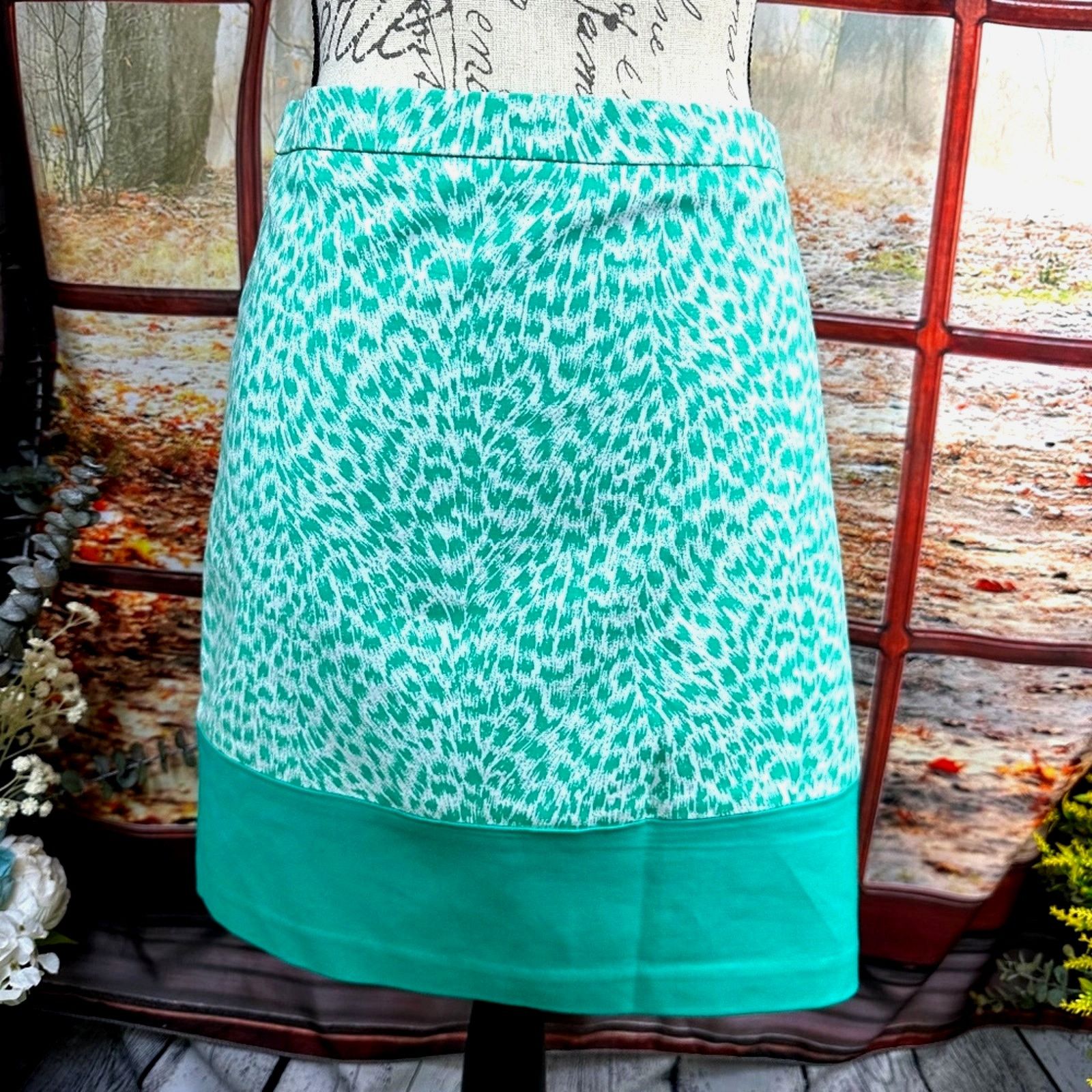Michael Kors Michael Kors Cheetah Print Skirt Green and White size 14 Size 36" / US 14 / IT 50 - 2 Thumbnail