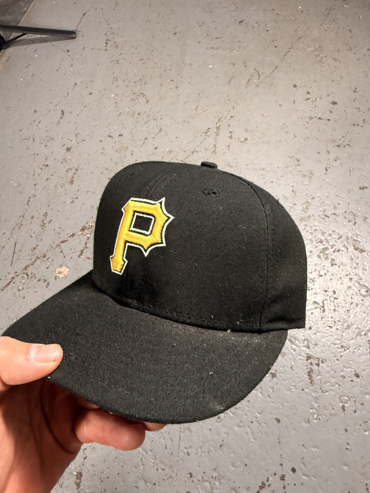 New Era Black Pirates Fitted Hat Size 7 Size ONE SIZE - 4 Thumbnail