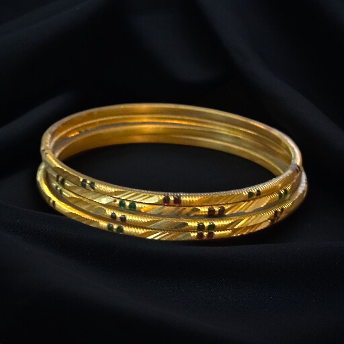 Vintage Vintage gold tone diamond cut red and green stone bangles Size ONE SIZE - 1 Thumbnail