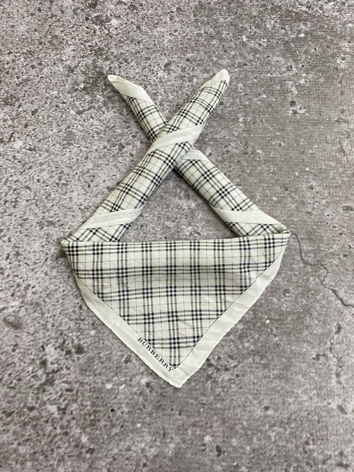 Burberry Burberry Handkerchief / Bandana / Neckerchief Size ONE SIZE - 1 Thumbnail