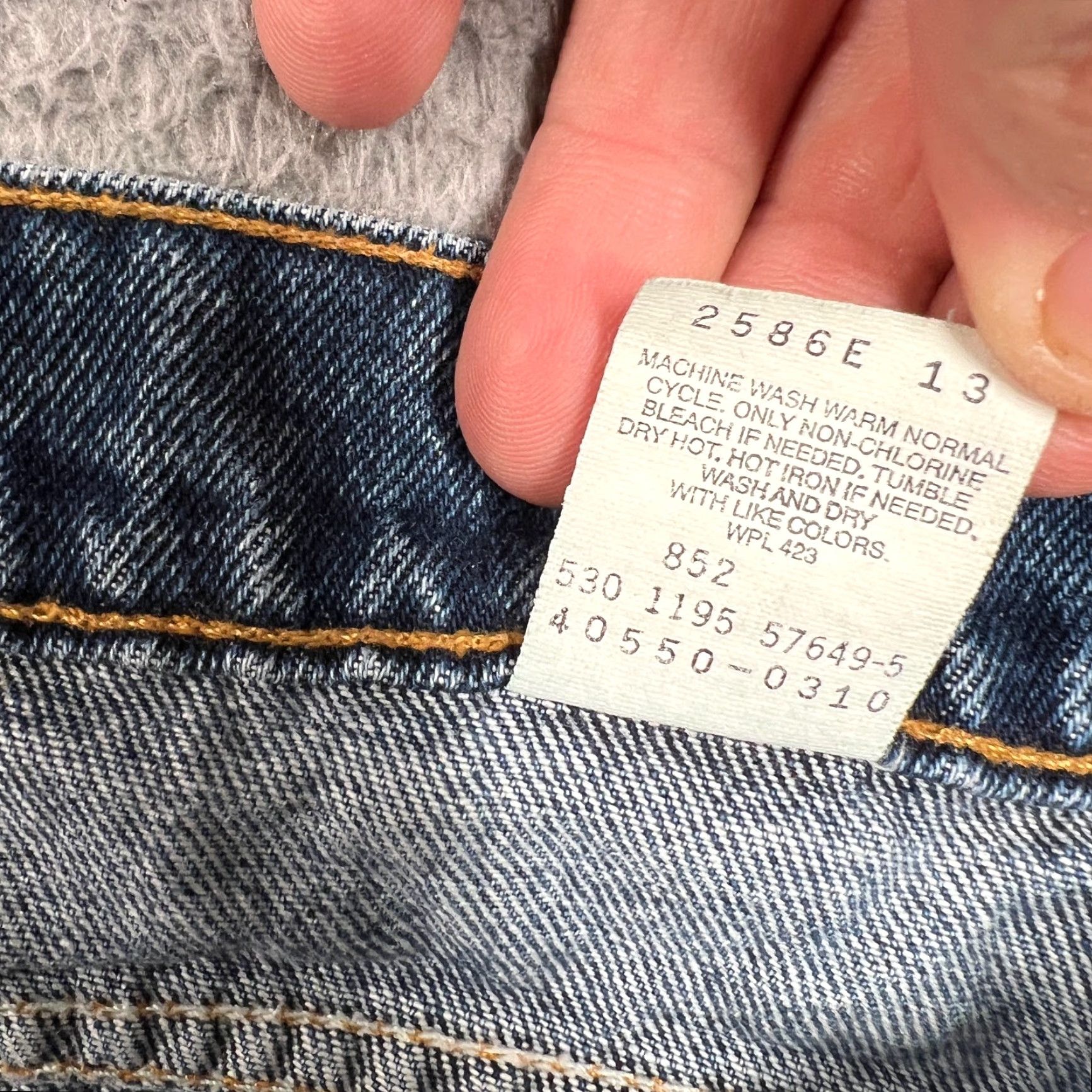 Levi's VINTAGE Levi's 550 Denim Jeans Mens 31x31 Relaxed Fit Taper Leg Blue 90s Grunge Size US 31 - 7 Thumbnail