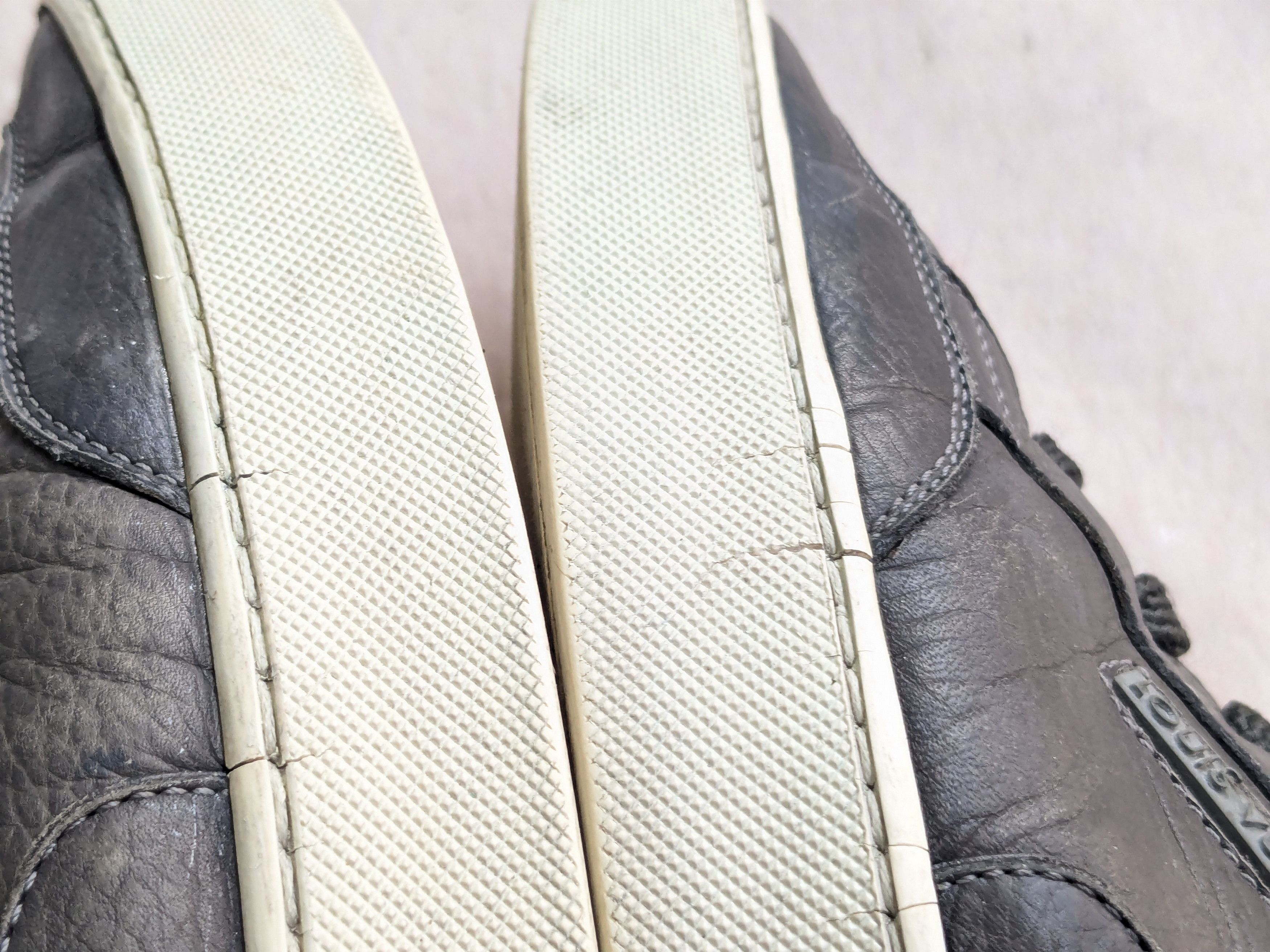 Kanye West × Louis Vuitton Louis Vuitton Dons Kanye West Gray Leather Low Tops 11 Size US 11 / EU 44 - 15 Thumbnail