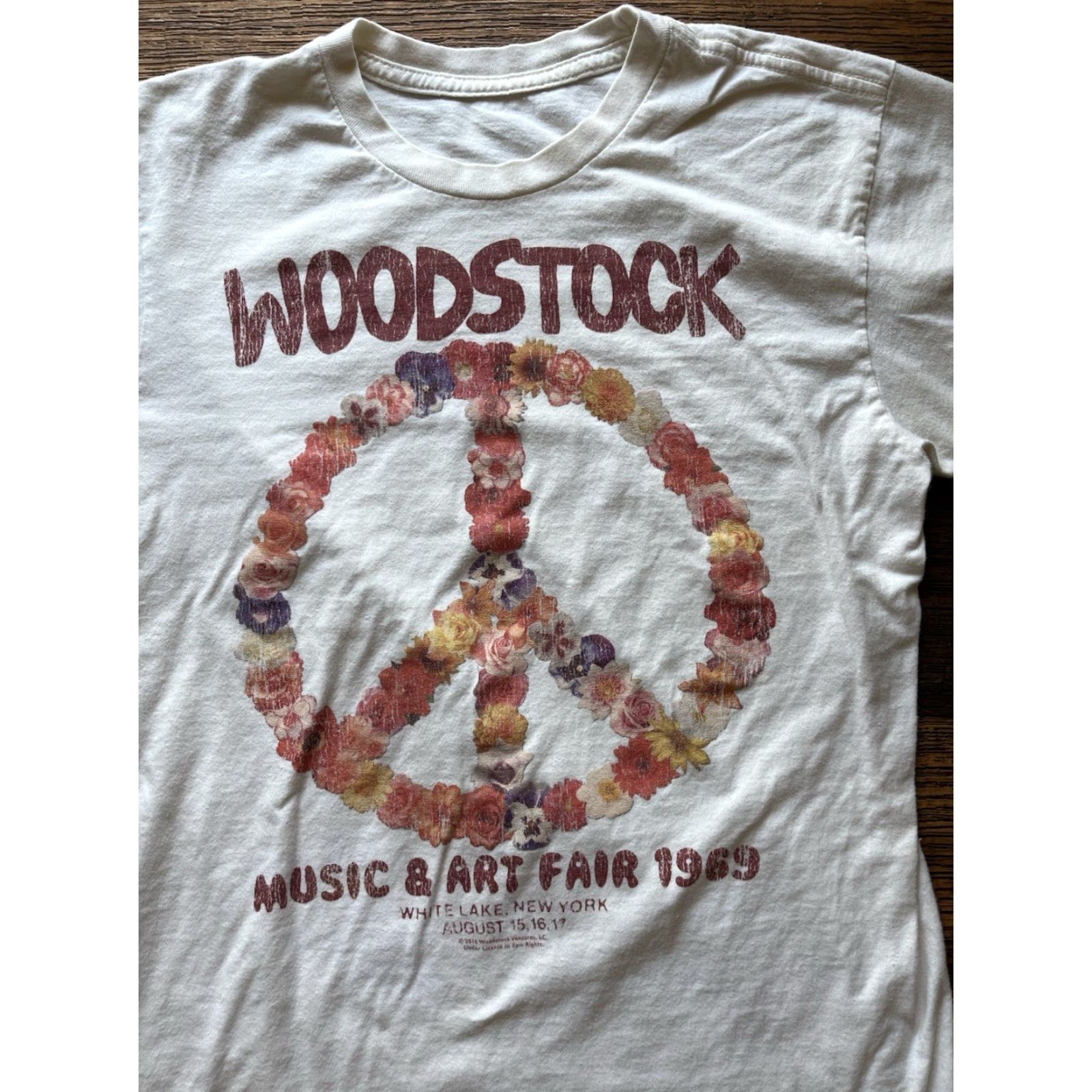 Vintage VINTAGE Women’s Woodstock T-Shirt White XS 60s Music Hippie BOHO Festival NY Shirt Womens XS White Woodstock 60s Music Festival Size XS / US 0-2 / IT 36-38 - 2 Thumbnail