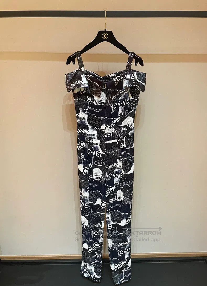 Chanel Chanel Camelia letter graffiti satin stitching one-shoulde Size 24" / US 00 / IT 34 - 1 Thumbnail
