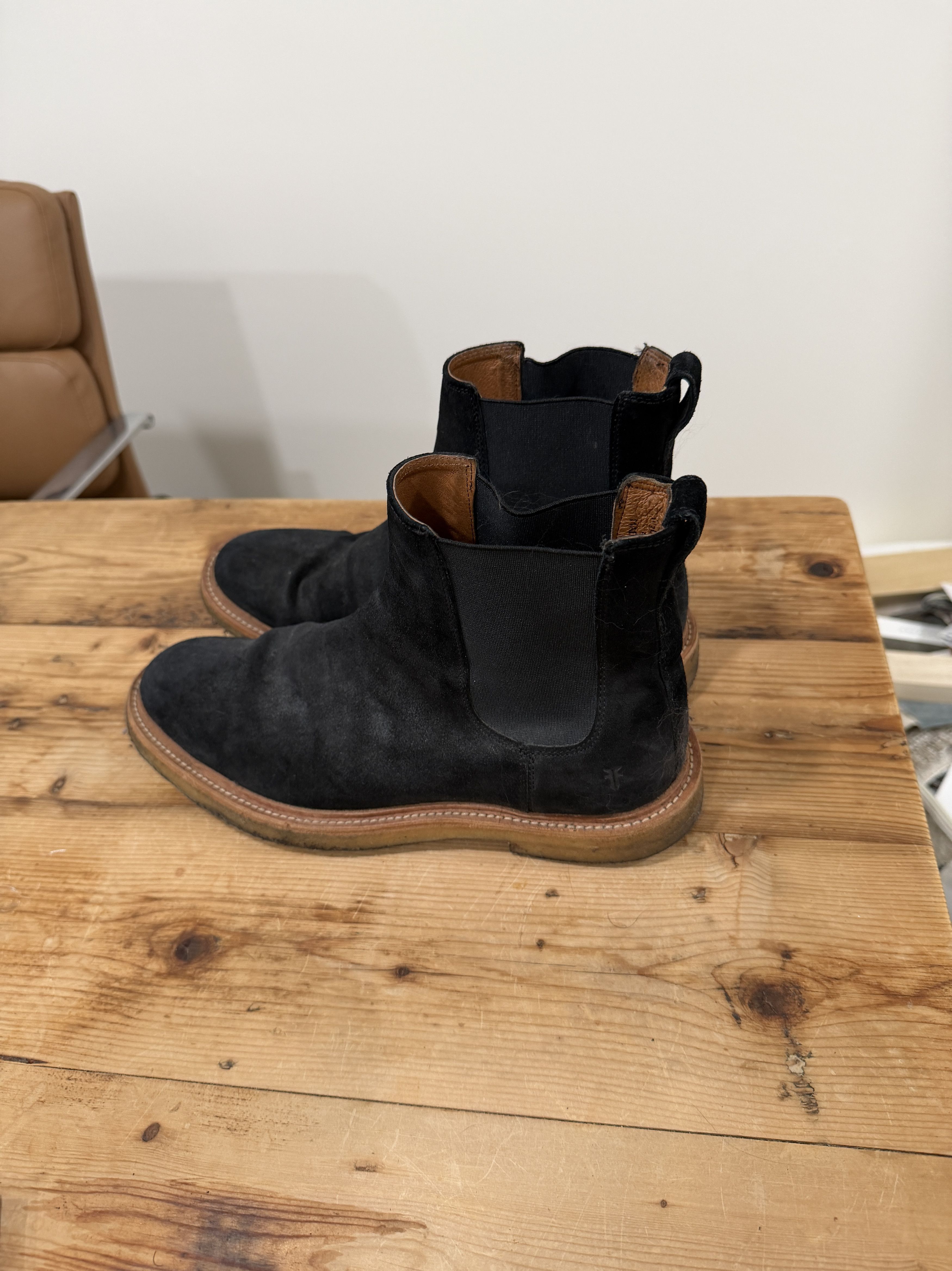 Frye Frye Chelsea Boot Black Suede Size US 8.5 / EU 41-42 - 2 Thumbnail