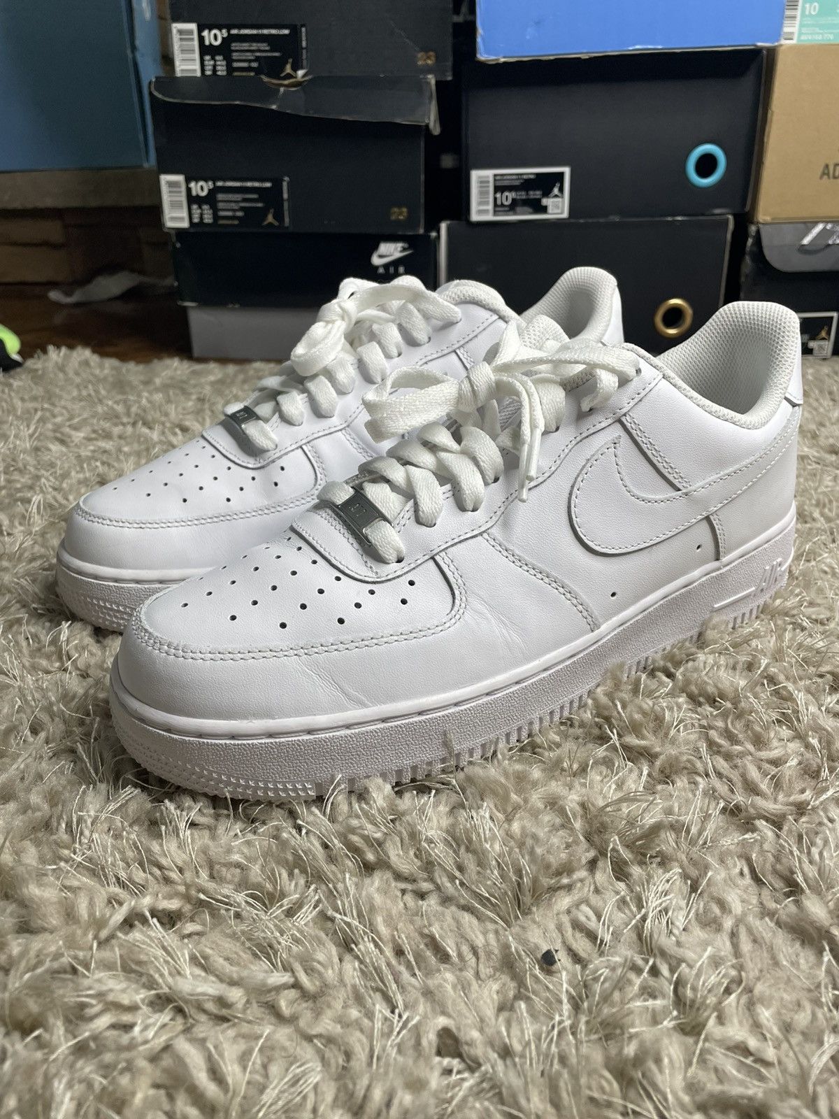 Nike Air Force 1 Triple White Size US 9.5 / EU 42-43 - 1 Thumbnail