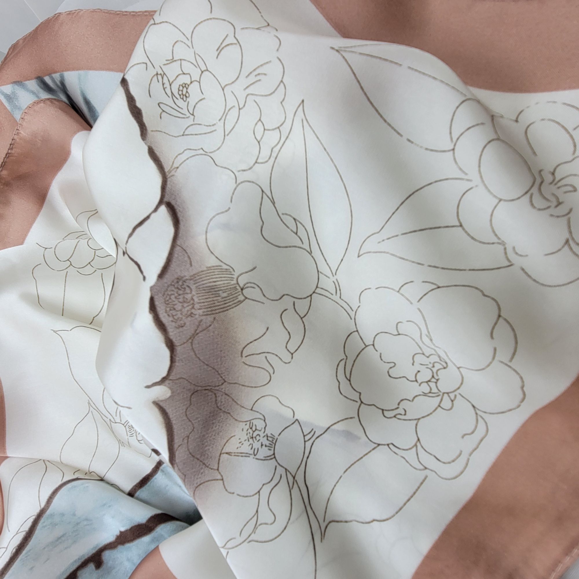 Other Scarf New Elegant Bandana FLORAL Retro Beige and Pink Silk A Size ONE SIZE - 4 Thumbnail