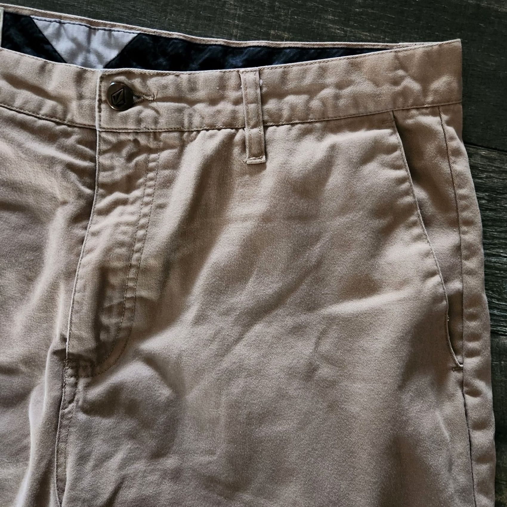 Volcom Volcom Shorts Y2K Tan Mens 34 11" Chino Skate Grunge Grade: Good Regular Size US 34 / EU 50 - 2 Thumbnail