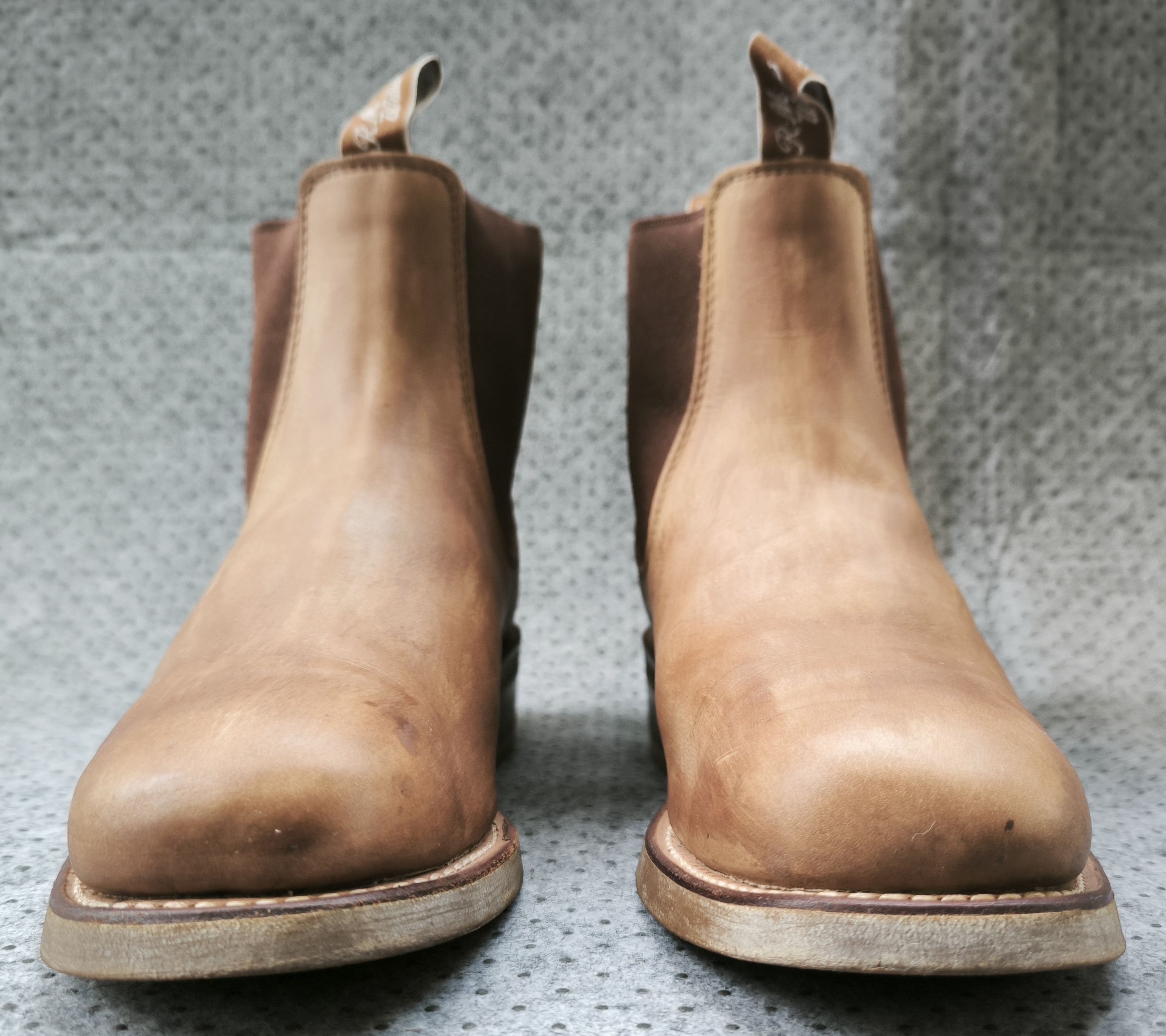 R.M. Williams R.M. WILLIAMS men's craftsman chelsea boot Size US 9.5 / EU 42-43 - 4 Thumbnail
