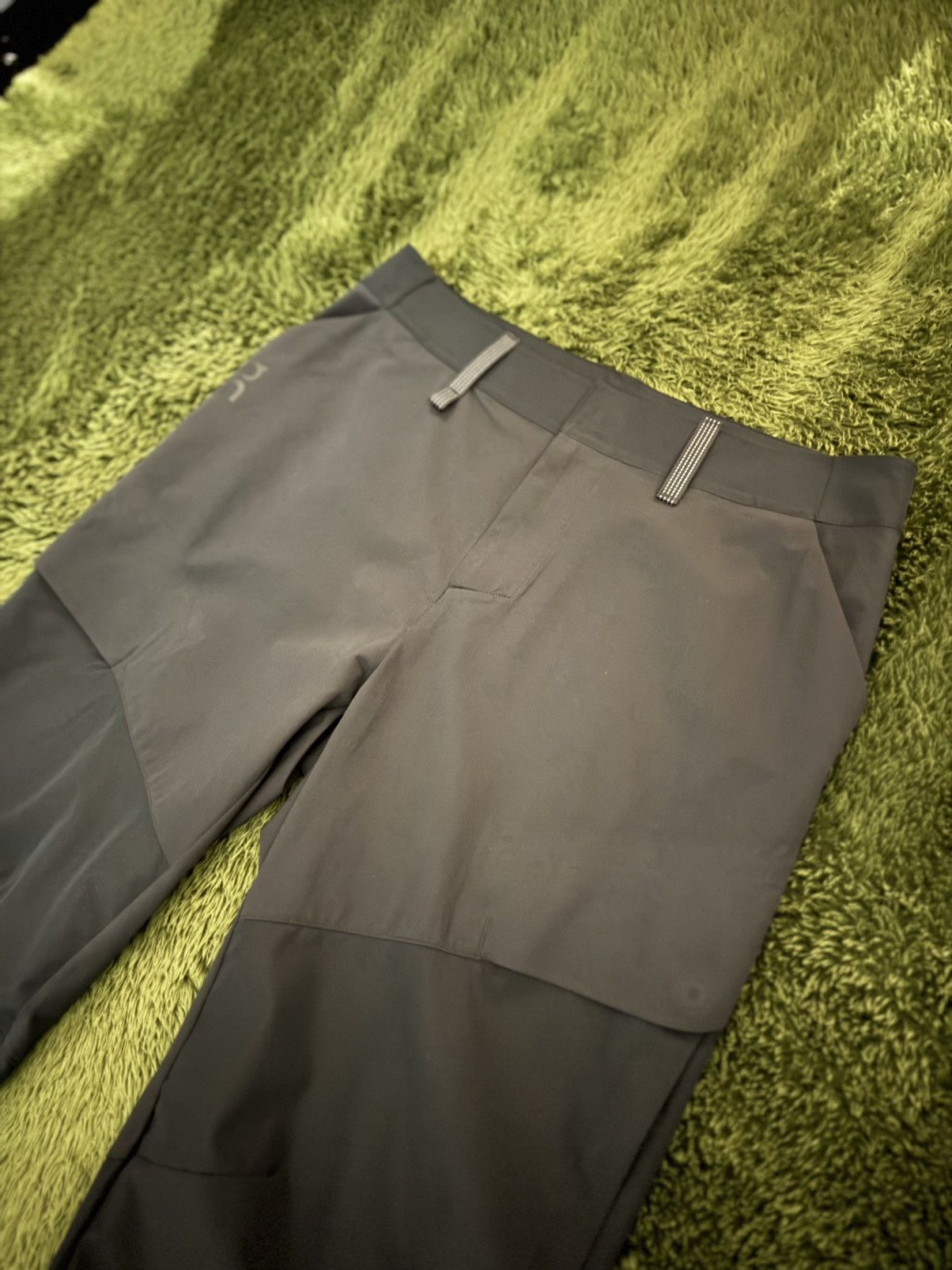 On [L] On Running Explorer Technical Pants Black Size US 34 / EU 50 - 2 Thumbnail