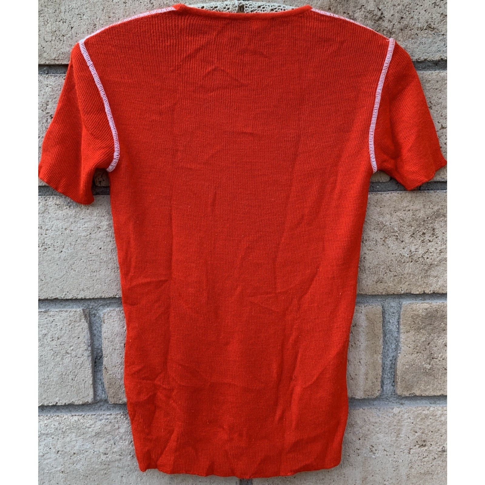 Vintage VINTAGE Acryl Pocket Tee T Shirt Red Slim Fitted Size L Unisex Adults Short Sleeve Knit Acrylic 1960s 1980s Mens Womens Boys Girls Size US L / EU 52-54 / 3 - 4 Thumbnail