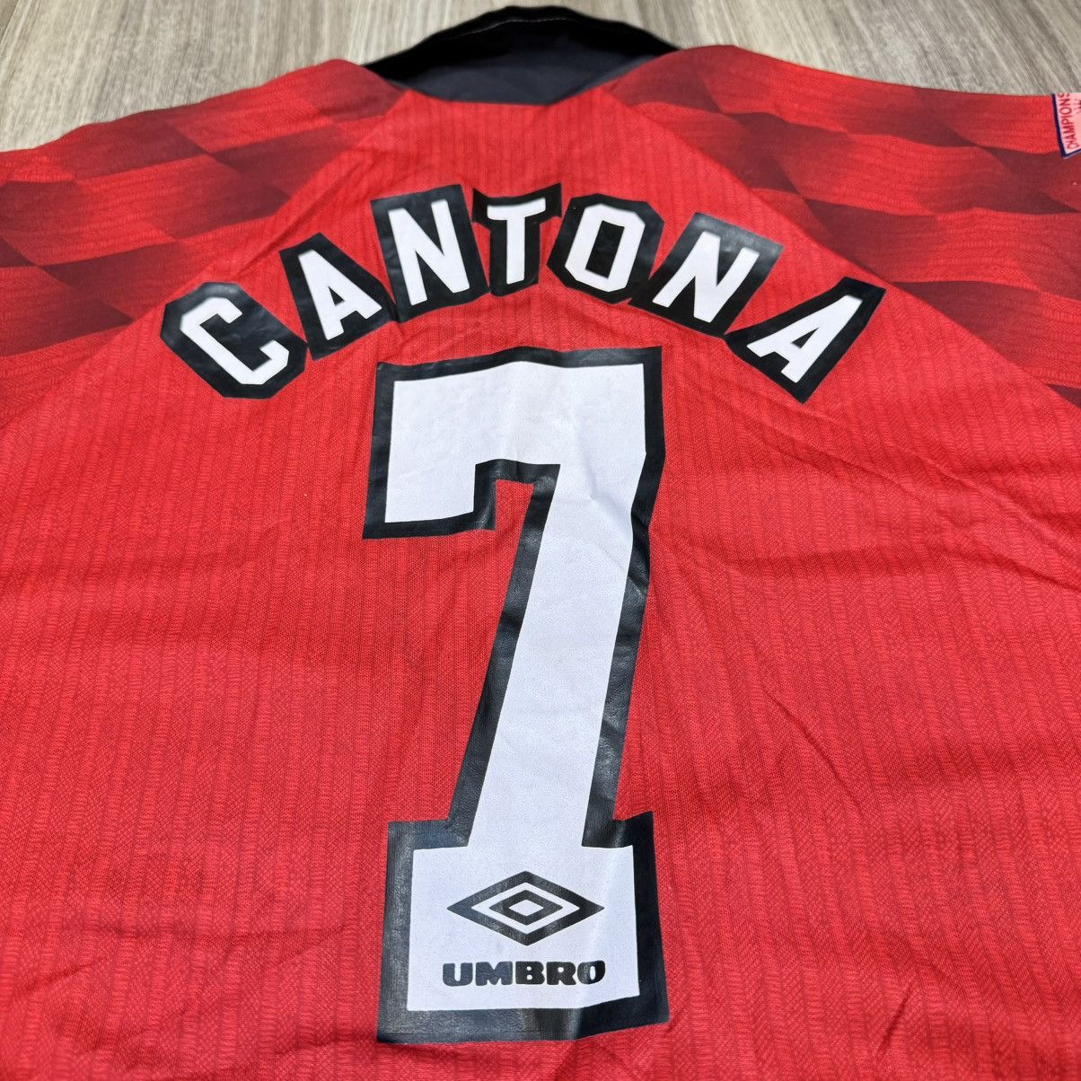 Umbro × Vintage Manchester United 97/98 home shirt #7 Cantona Size US L / EU 52-54 / 3 - 4 Thumbnail