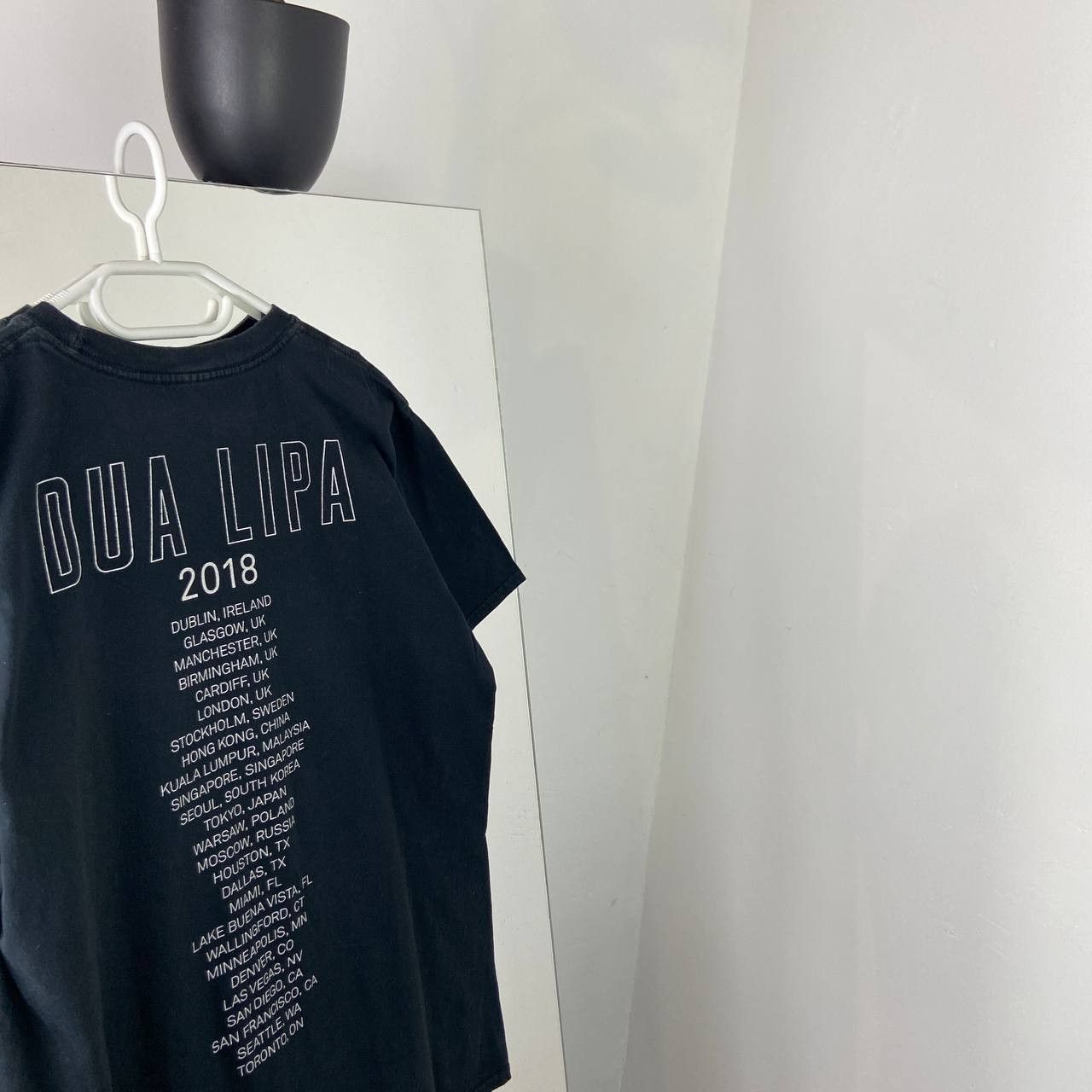 Vintage Dua Lipa Official Merchandise Tour 2018 T-Shirt Size US L / EU 52-54 / 3 - 7 Thumbnail