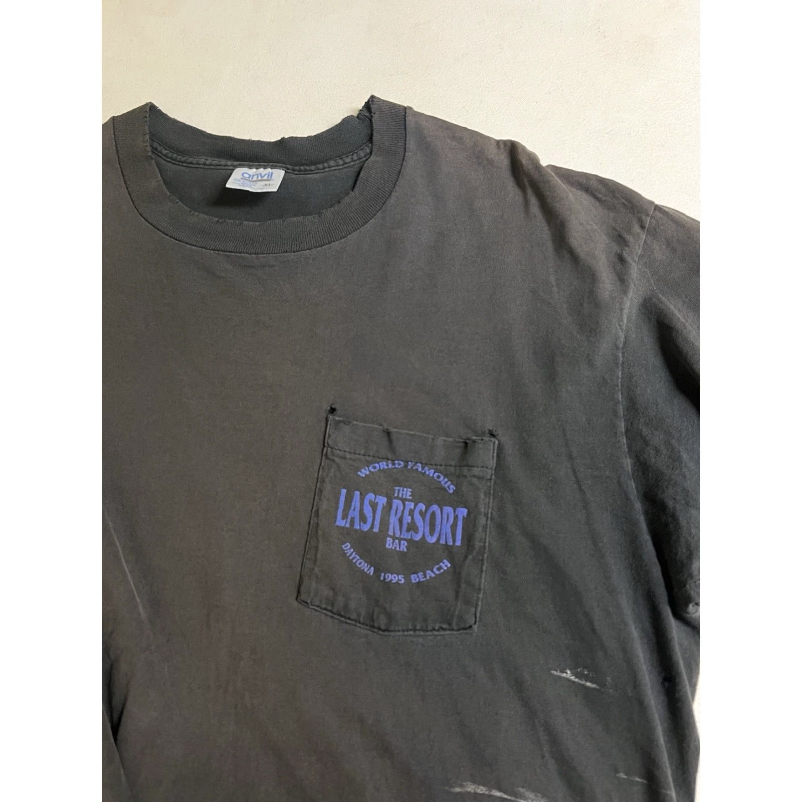 Anvil VINTAGE Daytona Beach Florida Bike Week 1995 Black Anvil T-Shirt XL Distressed Crew Neck Short Sleeve Men Size US XL / EU 56 / 4 - 5 Thumbnail