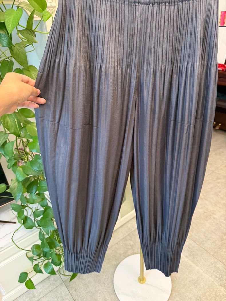 Issey Miyake Issey Miyake size:3 Dark grey pleated puff pants Size 31" - 3 Thumbnail
