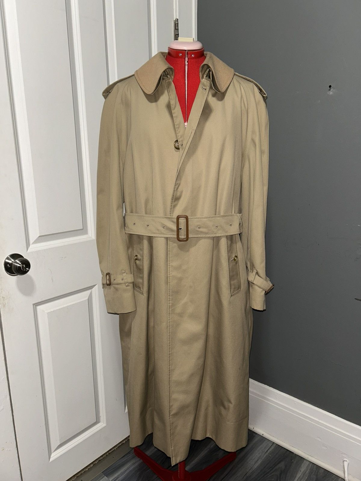 Burberry Vintage Burberry Tan Nova Check Trench Coat Mens 38 Regular Size US M / EU 48-50 / 2 - 1 Thumbnail