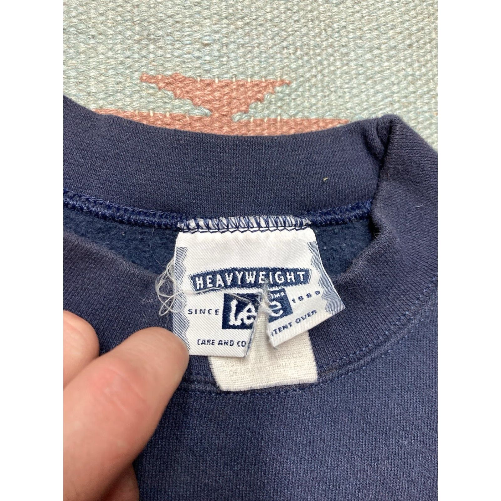 Lee VINTAGE 1980s 90s Crewneck Sweatshirt Blank Navy Blue Lee Heavyweight Large Mens Blue 90s Pullover Size US L / EU 52-54 / 3 - 4 Thumbnail