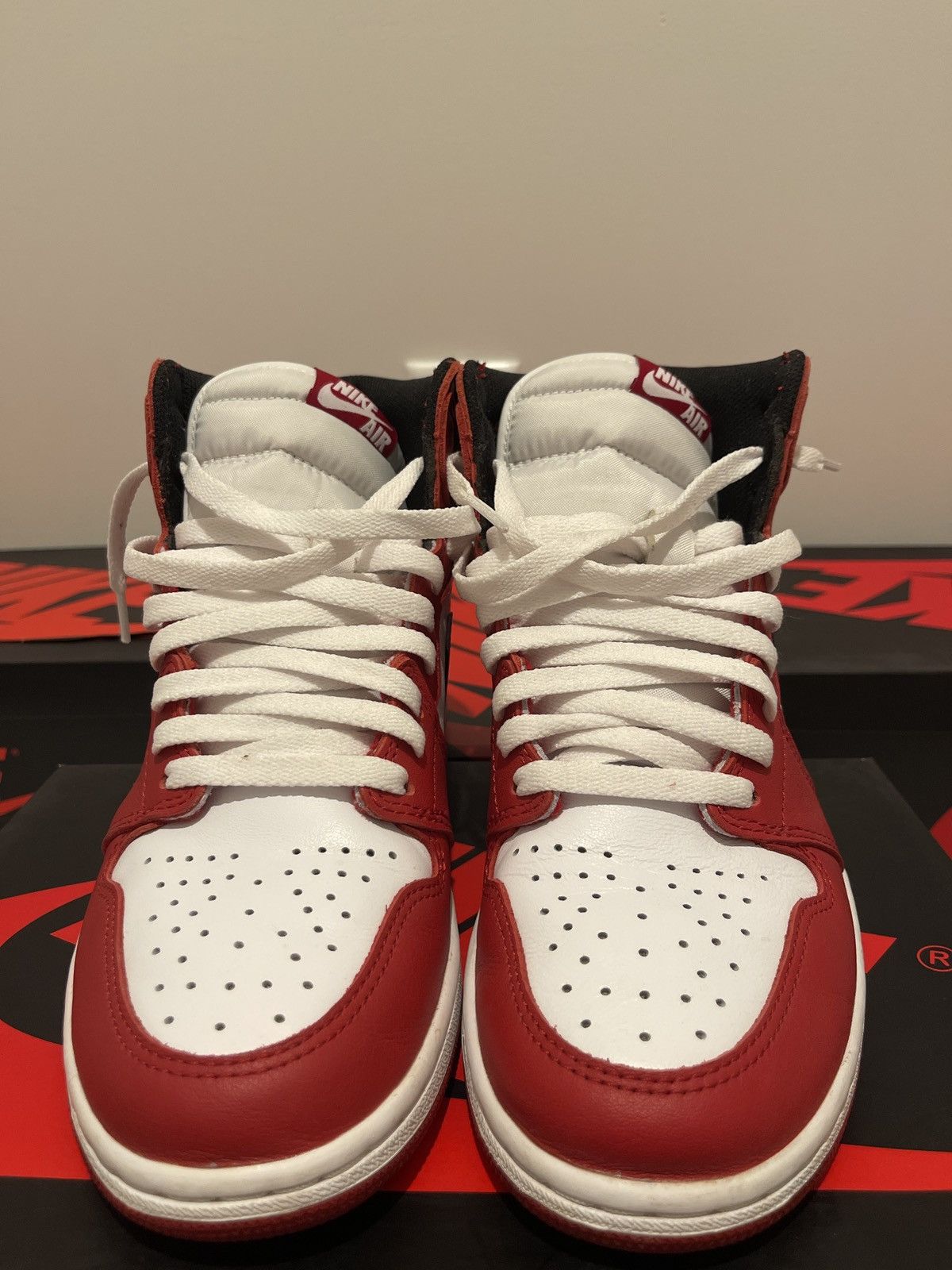 Jordan Brand Nike Air Jordan 1 Retro High Chicago 2015 Red White Black Size US 8.5 / EU 41-42 - 5 Thumbnail