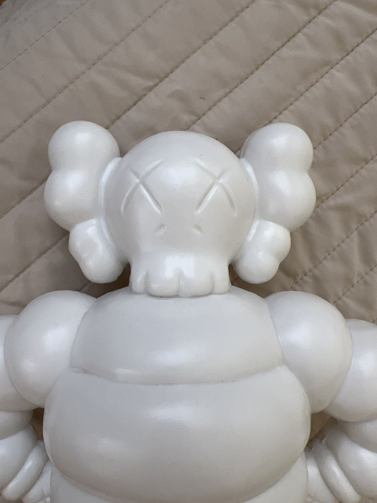 Kaws Kaws Chum 2002 White Size ONE SIZE - 5 Thumbnail