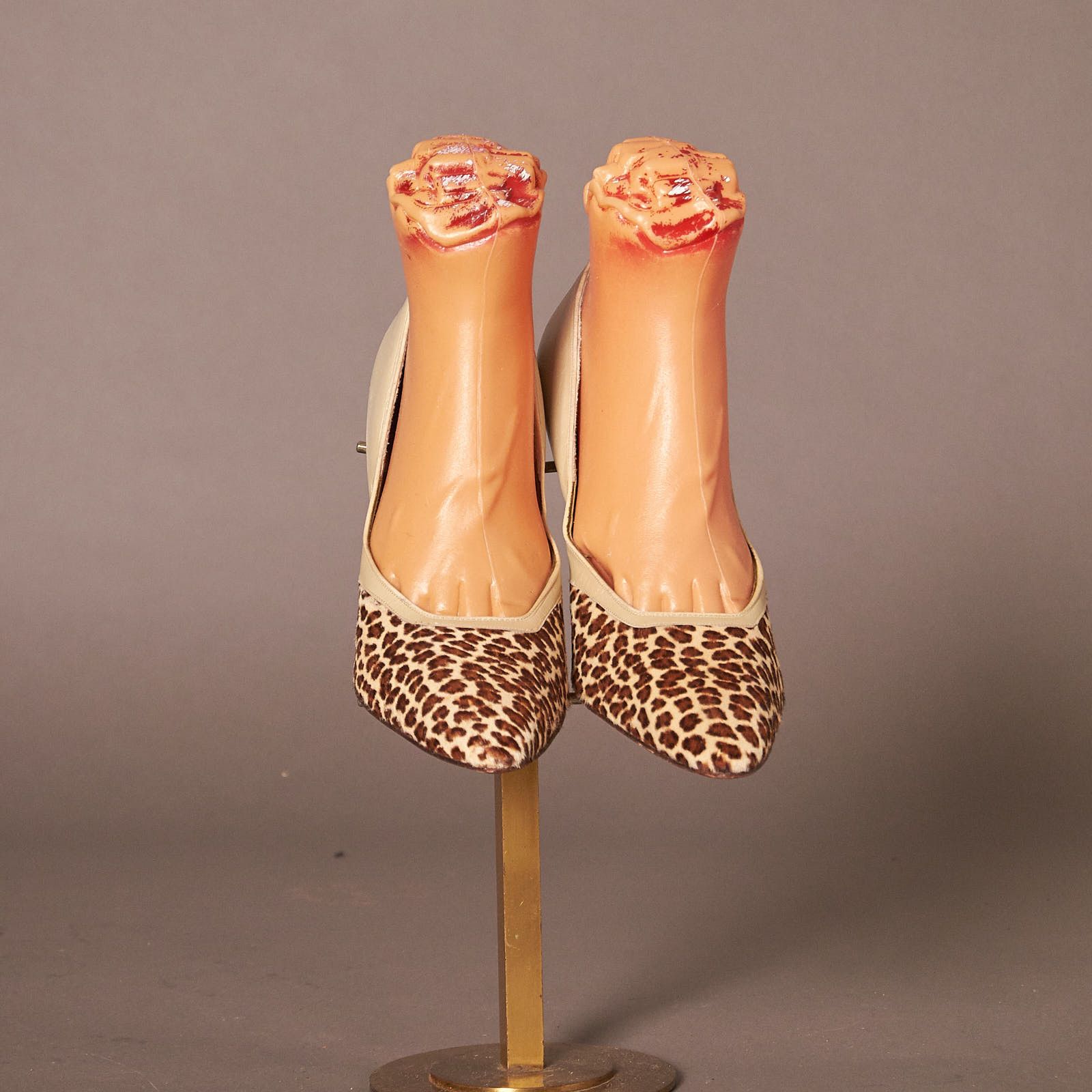 Vintage 1950s Stiletto Patent Leather and Fur Pumps Heels Size US 9.5 / IT 39.5 - 2 Thumbnail
