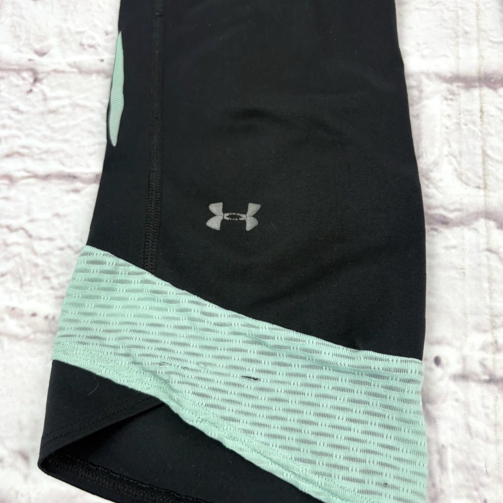 Under Armour Under Armour Pants Womens Medium Black Capri Cropped Athletic Yoga Leggings Size 32" / US 10 / IT 46 - 2 Thumbnail