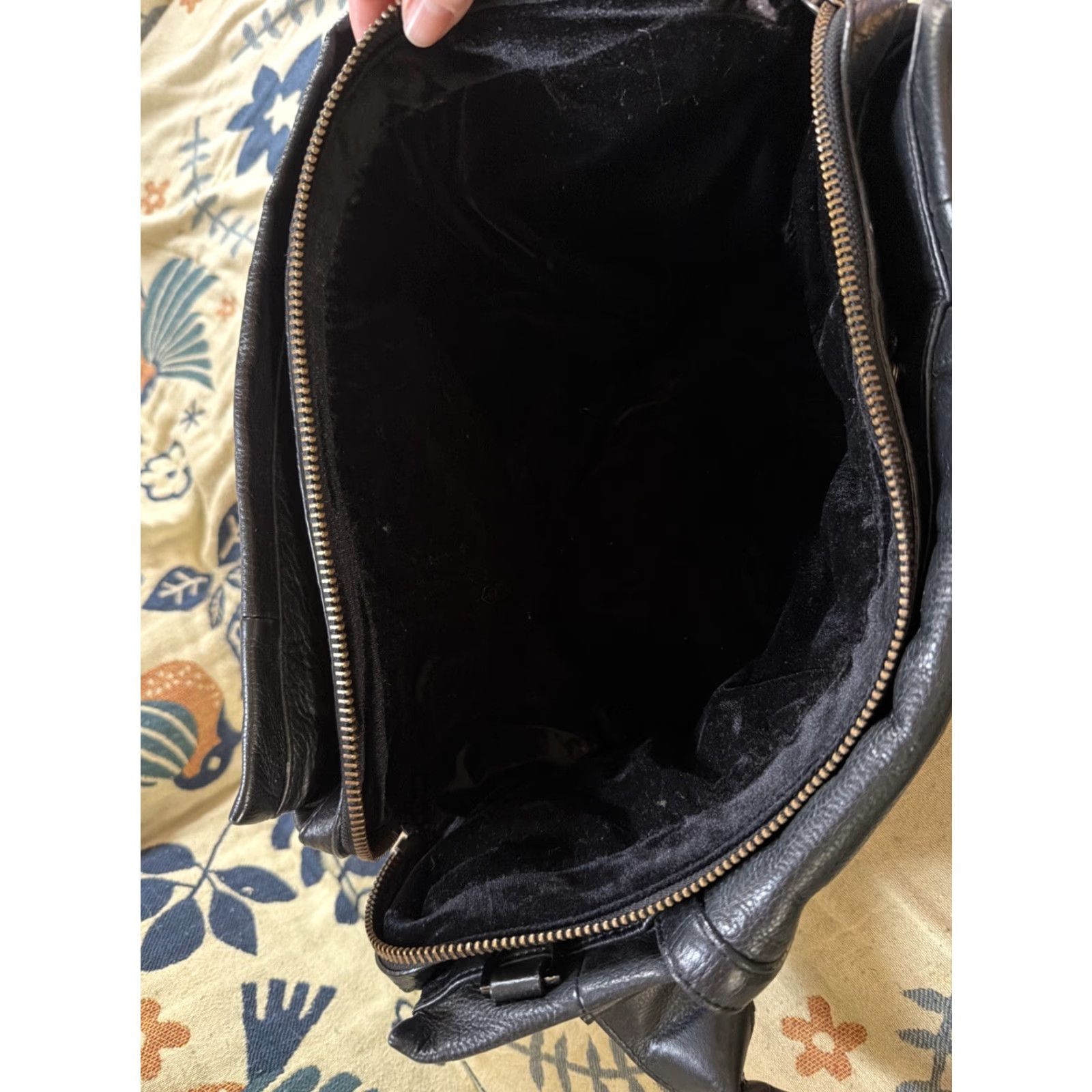 Vintage Mimco Shoulder Bag/Handbag Black Leather Over Shoulder Bag Large - PO#4476 - Women - Travel, Casual - Inner Pockets, Lined - Magnetic Zip Closure Size ONE SIZE - 7 Thumbnail