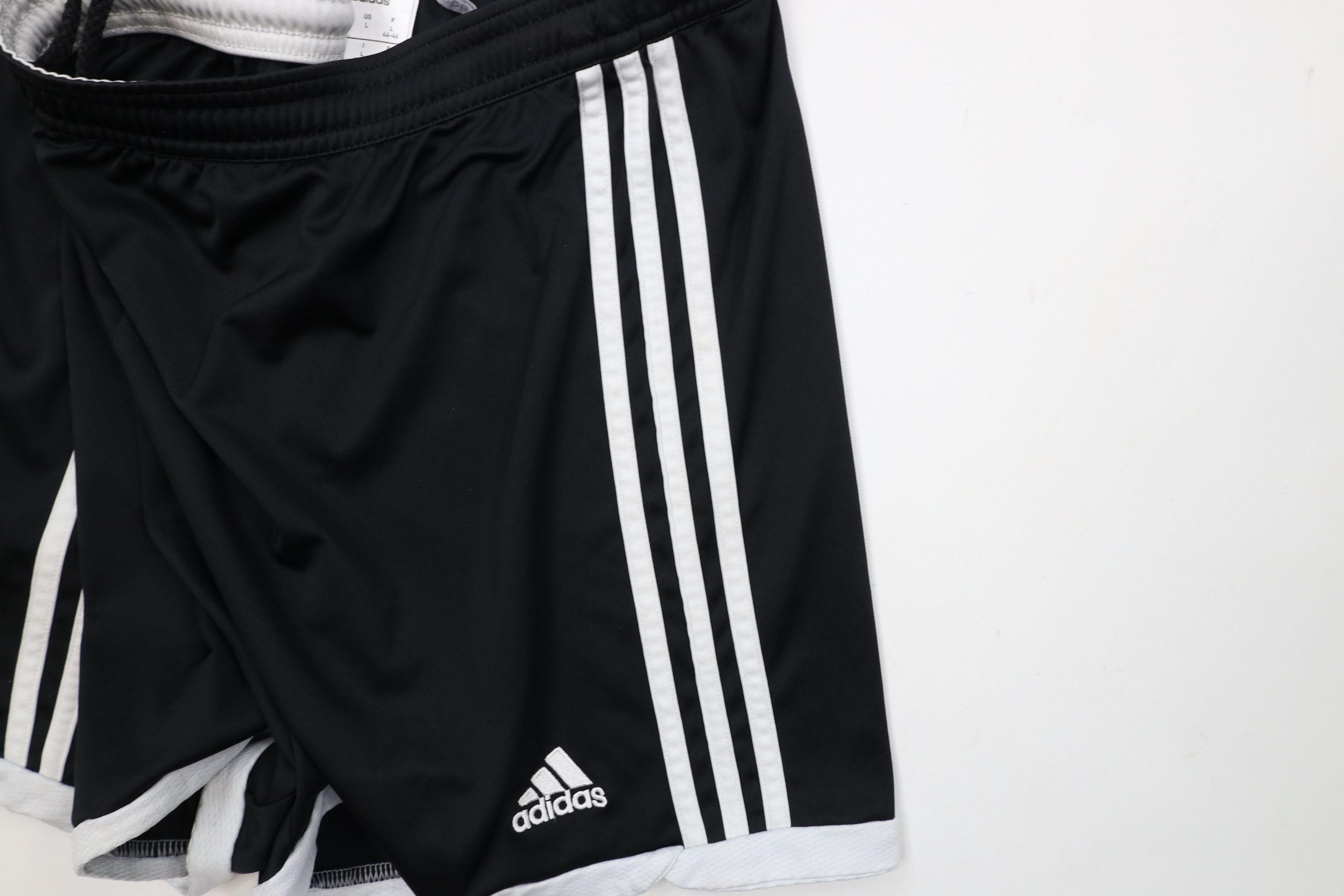 Adidas Vintage Adidas Striped Running Jogging Soccer Shorts Black Size 32" / US 10 / IT 46 - 7 Thumbnail