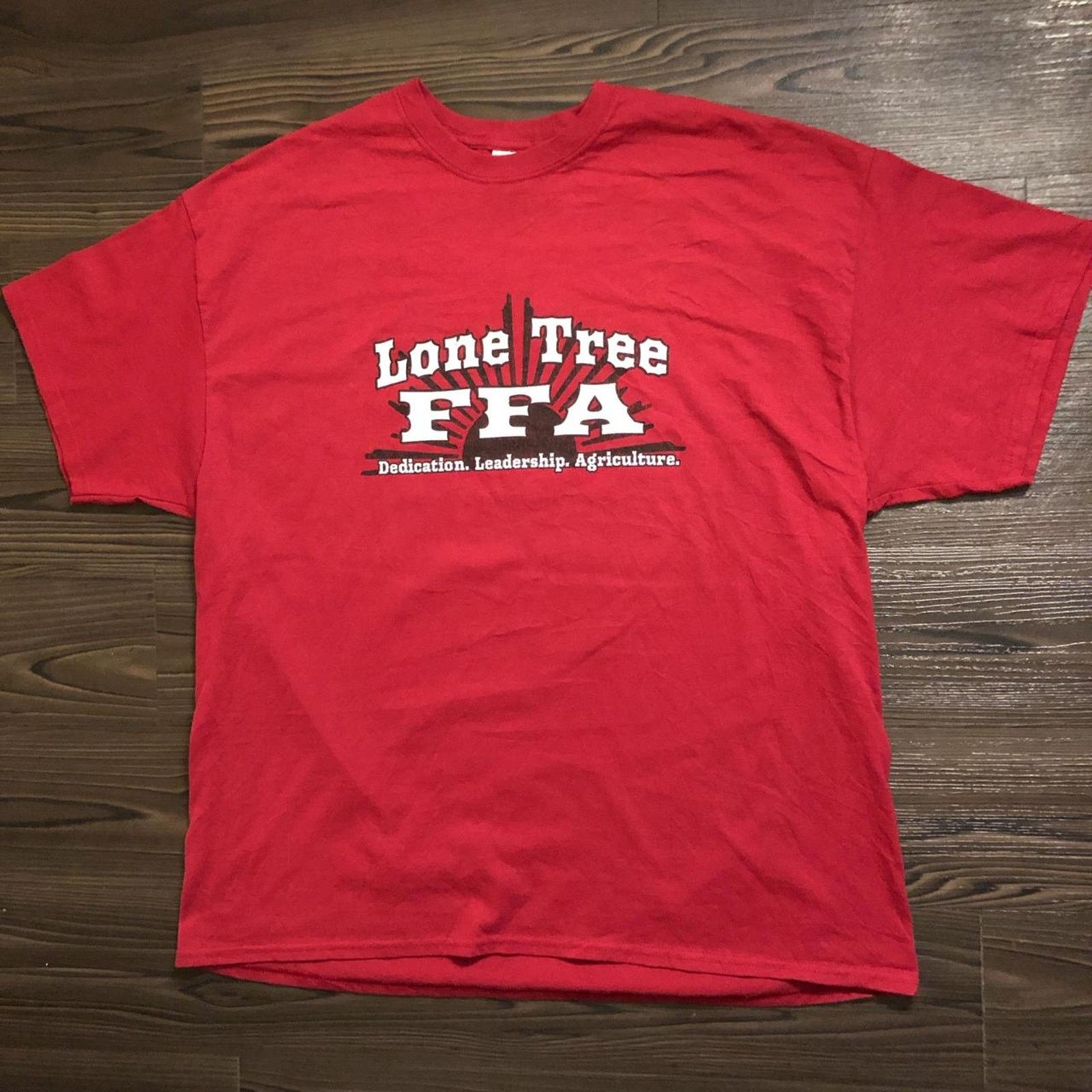 Gildan Burgundy Lone Tree FFA Graphic Tee Size US XXL / EU 58 / 5 - 1 Thumbnail