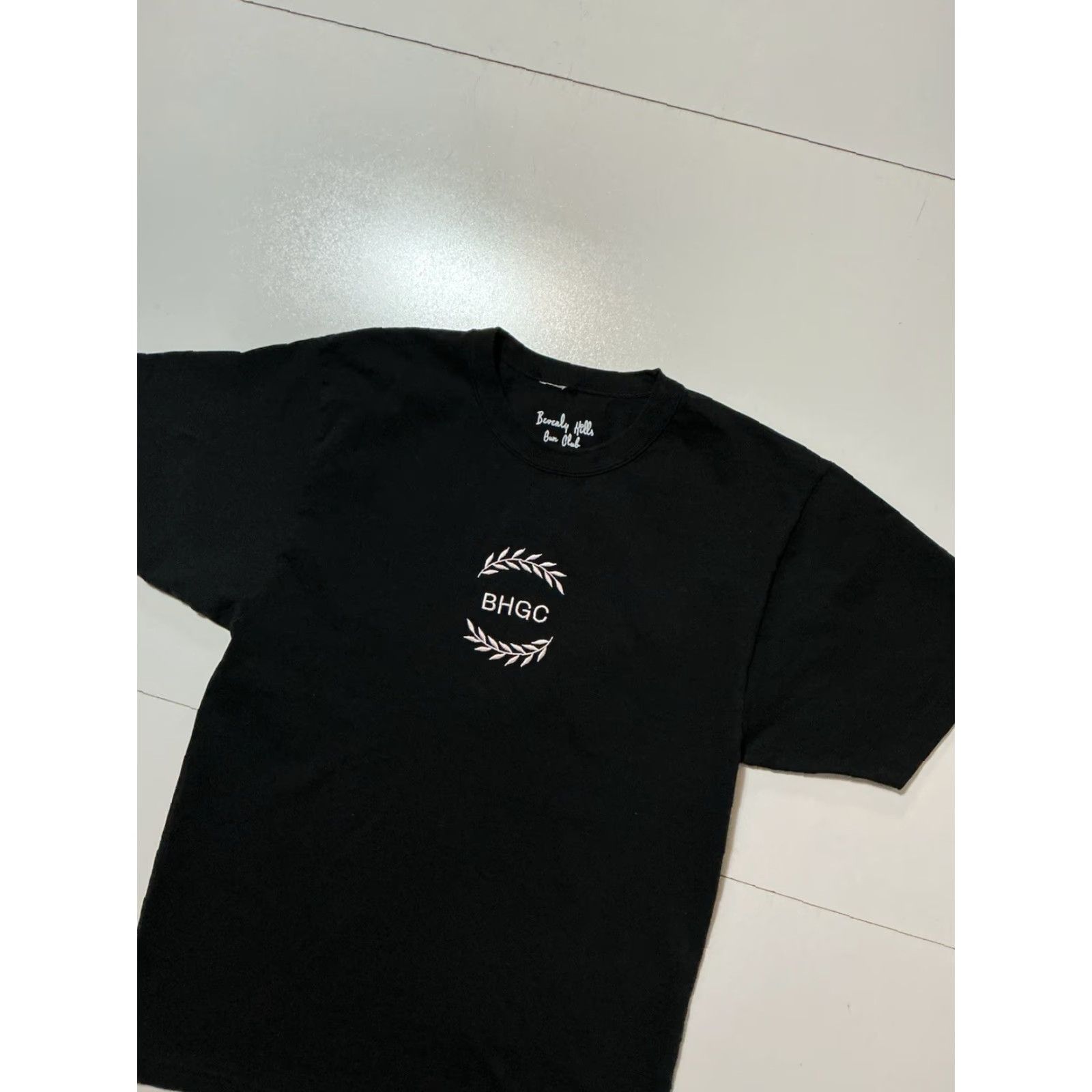 Beverly Hills Polo Club VINTAGE Beverly Hills Gun Club Black Embroidered Laurel Wreath S/S T-Shirt Sz. S Mens Size US S / EU 44-46 / 1 - 4 Thumbnail