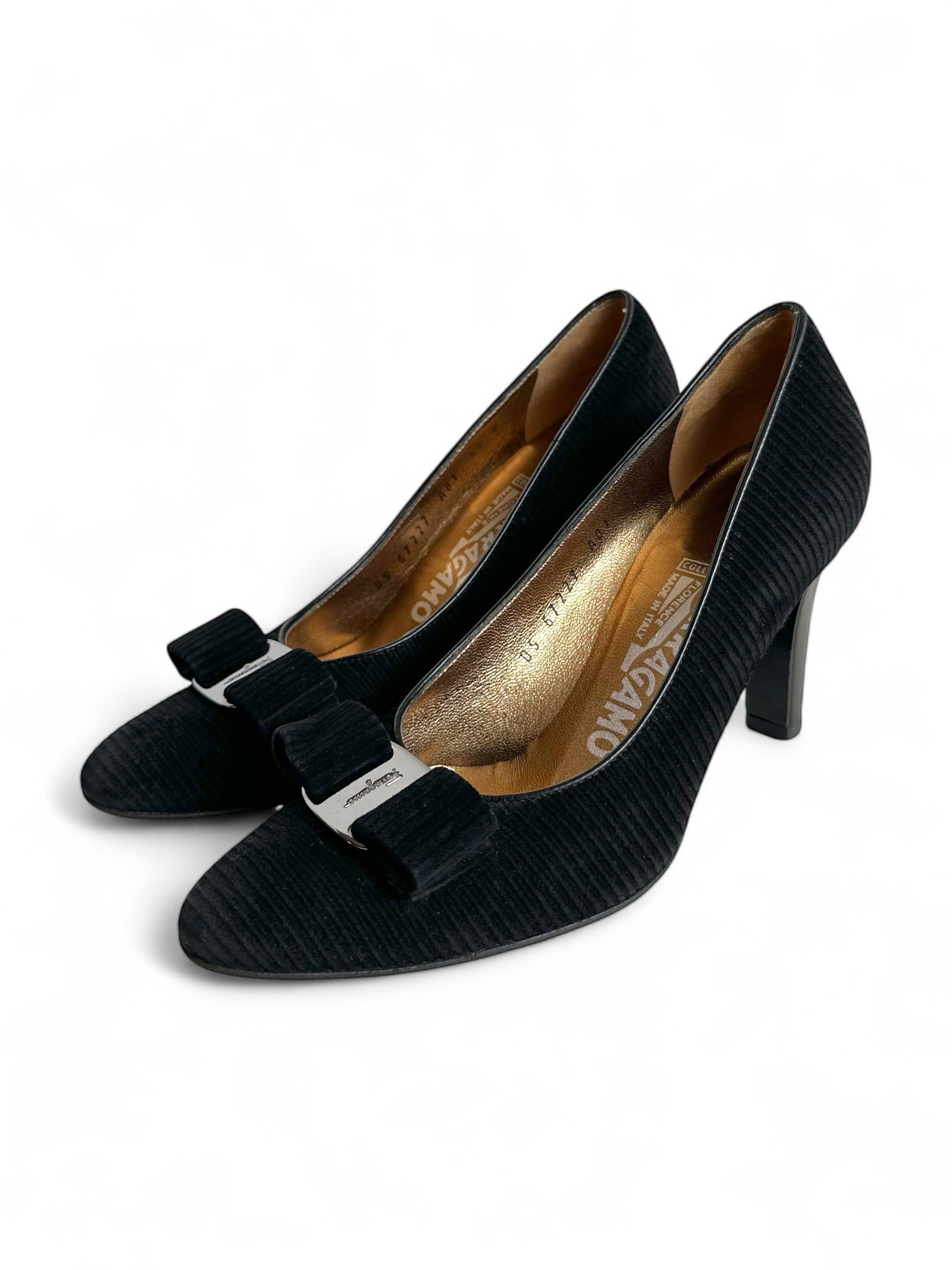 Salvatore Ferragamo Salvatore Ferragamo Black Suede Bow Pumps Heels Size US 5.5 / IT 35.5 - 1 Thumbnail